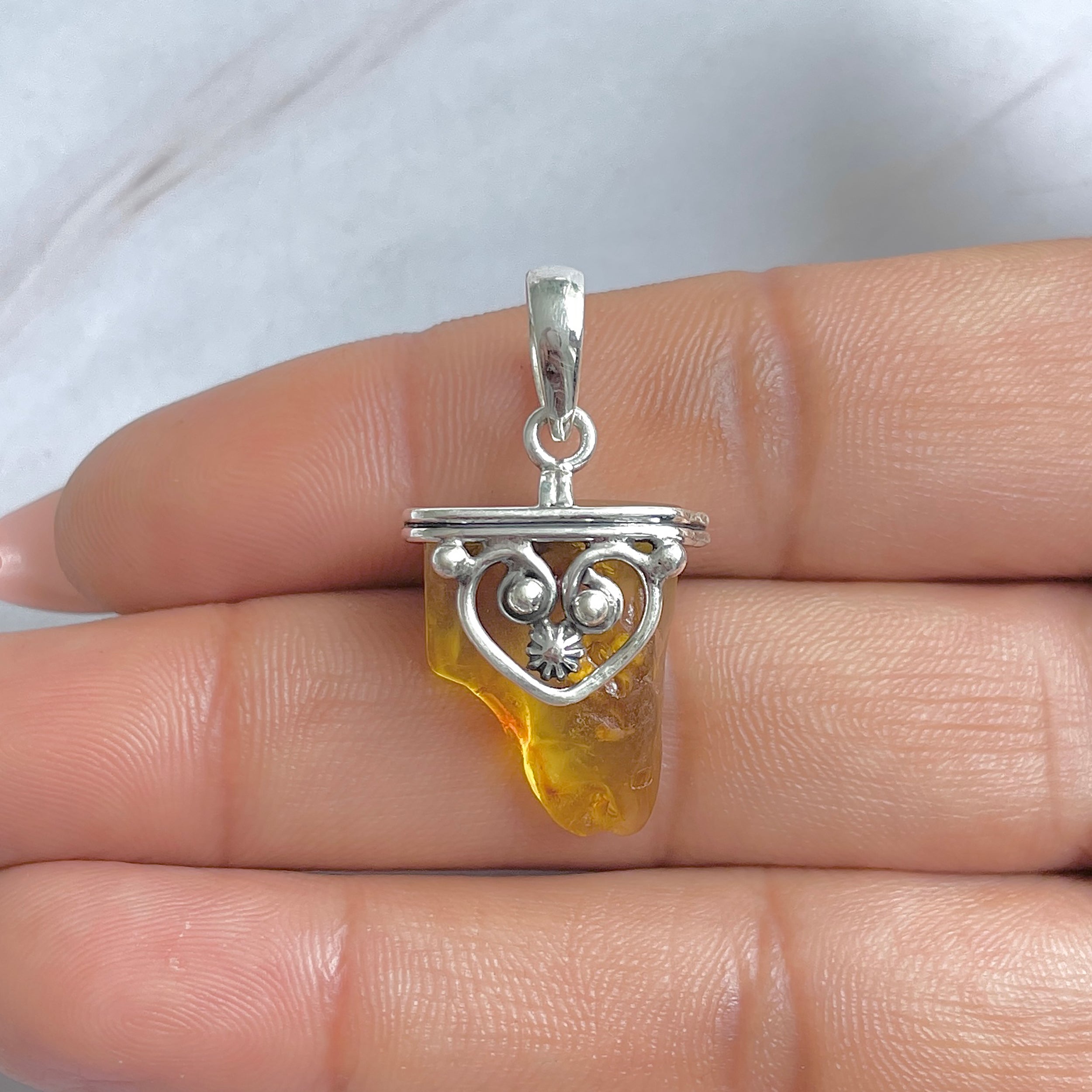 Amber Pendant-(AMB-P-101.)