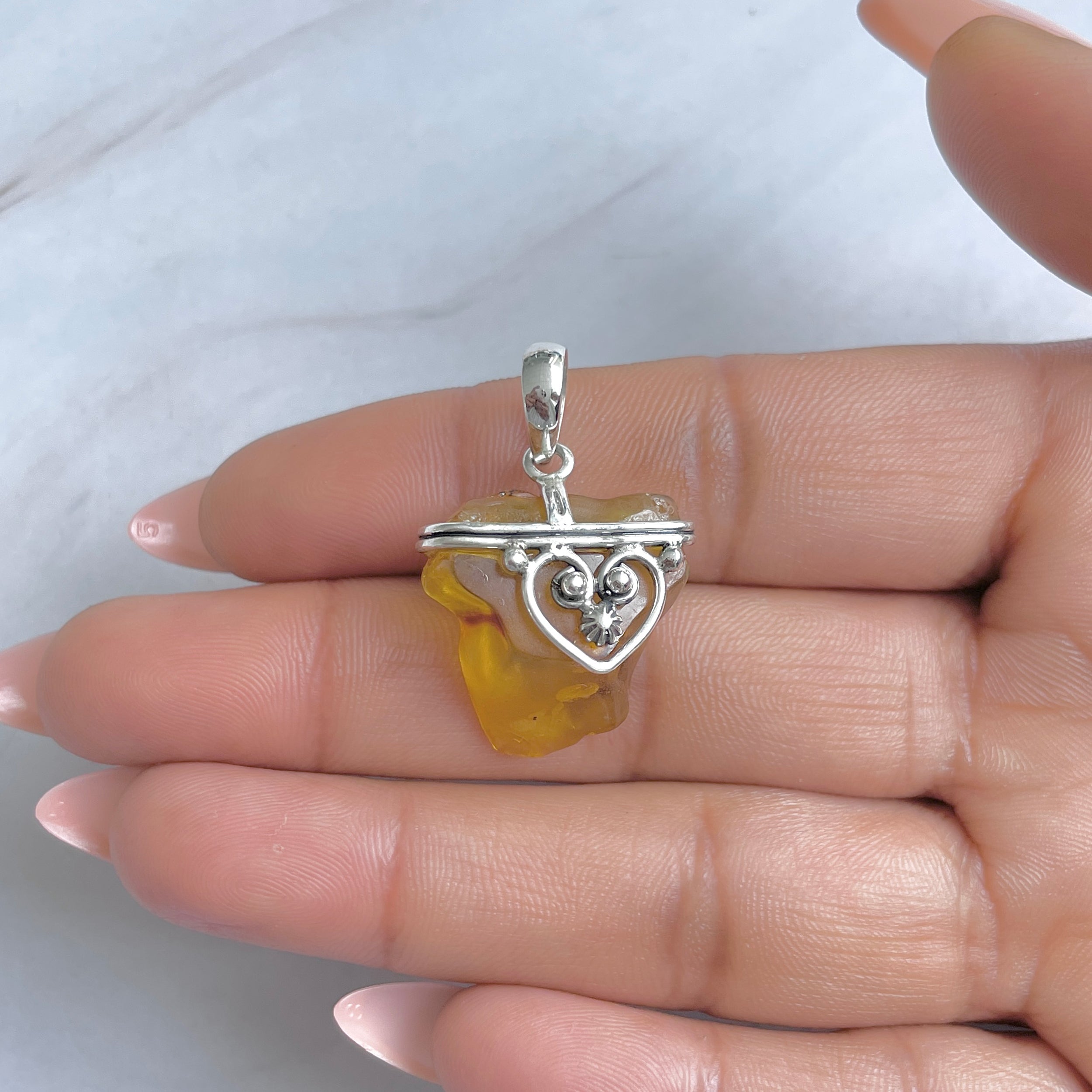 Amber Pendant-(AMB-P-82.)