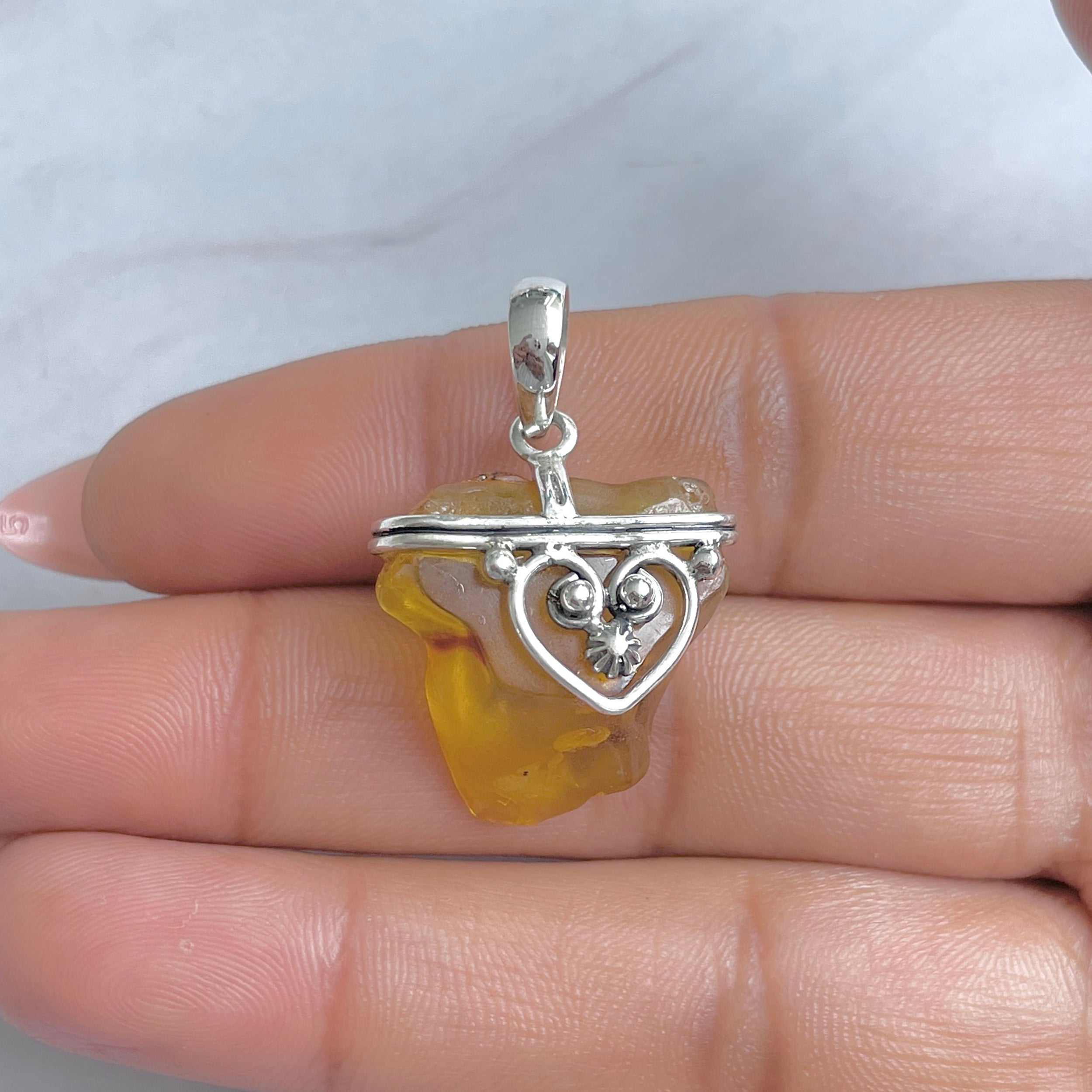 Amber Pendant-(AMB-P-82.)