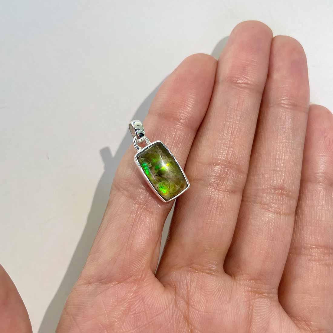 Ammolite Pendants-(AML-P-242.)