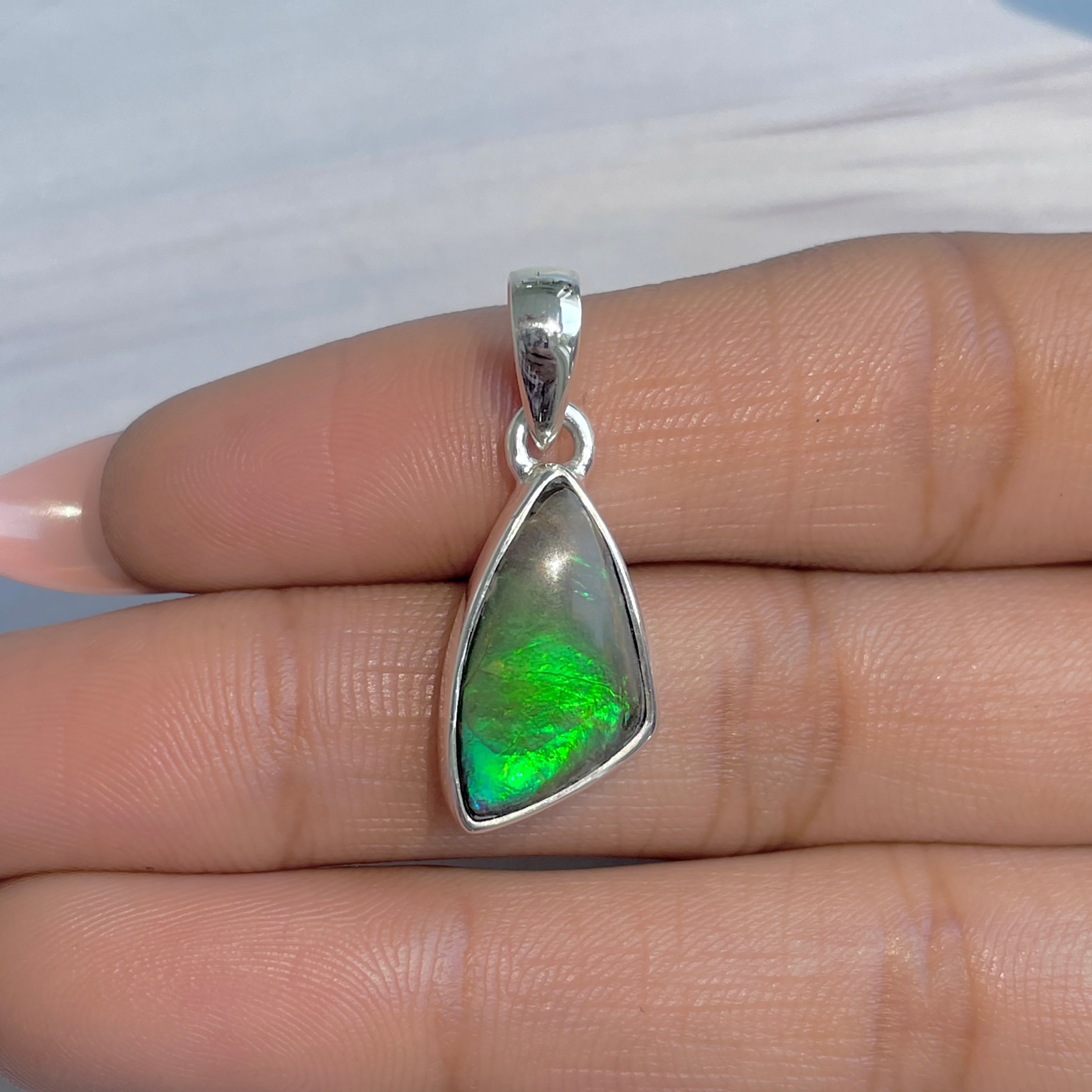Ammolite Pendant-(AML-P-308.)