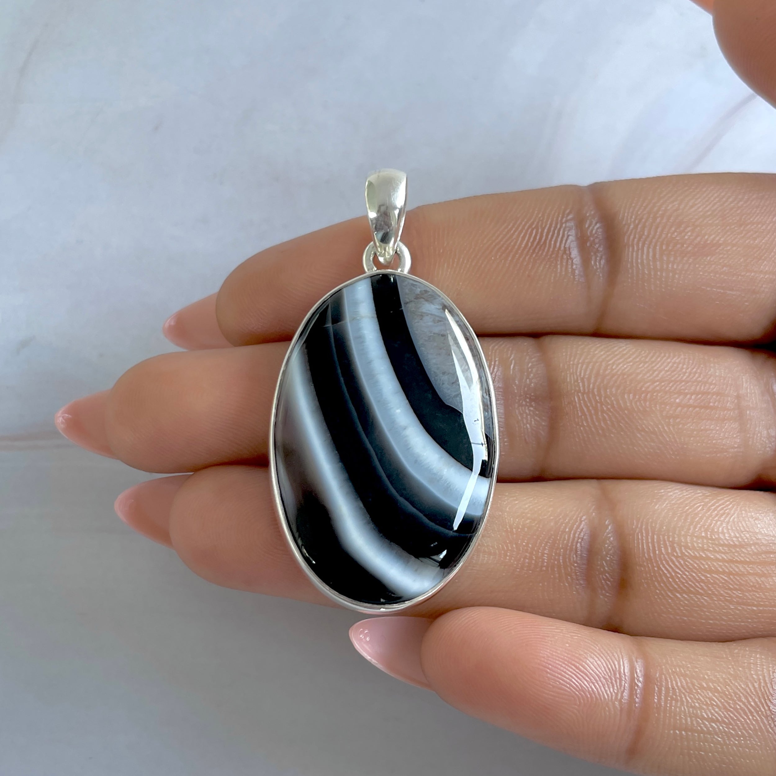 Banded Agate Pendant-(BAG-P-79.)