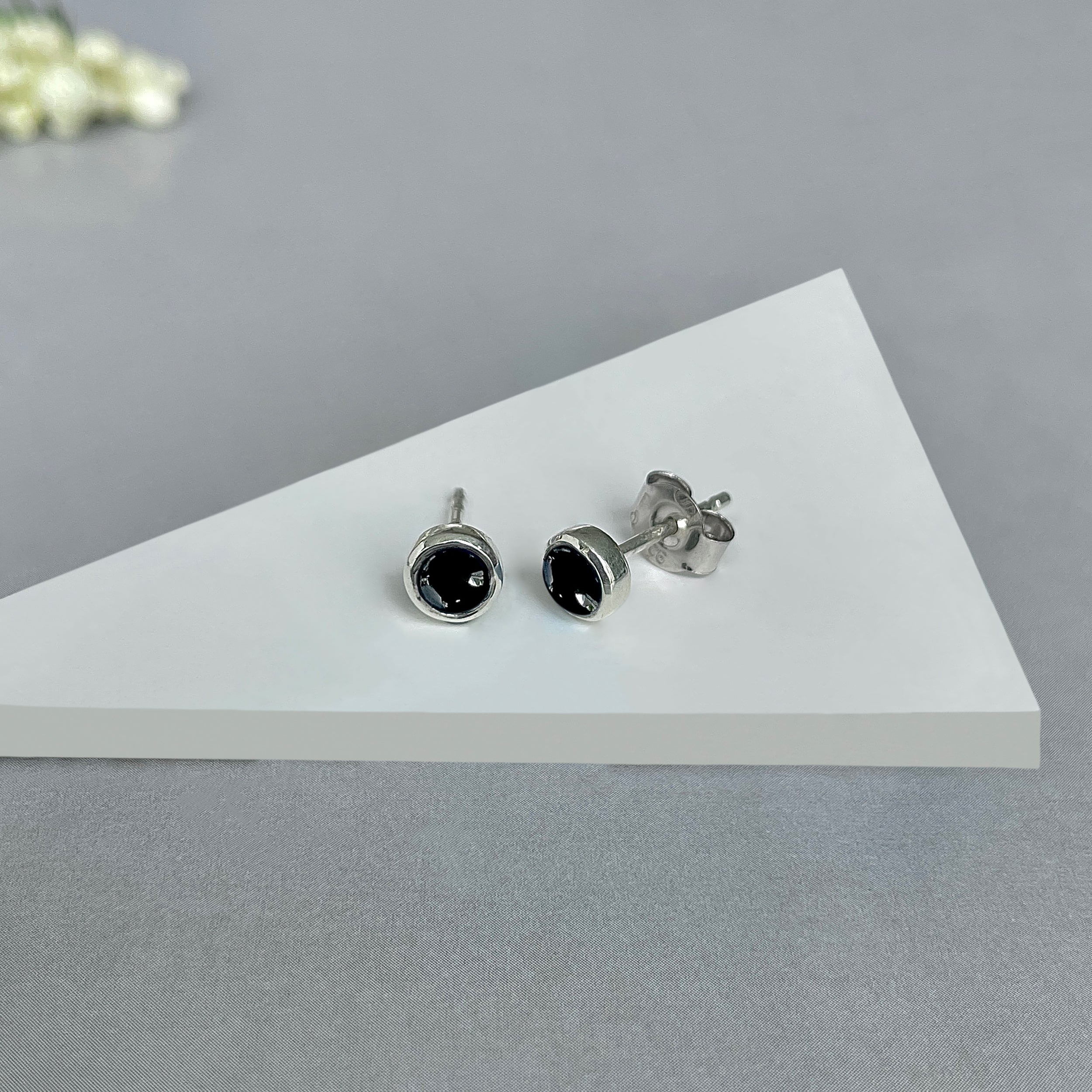 Black Onyx Stud Earrings-(BOX-SE-1072.)