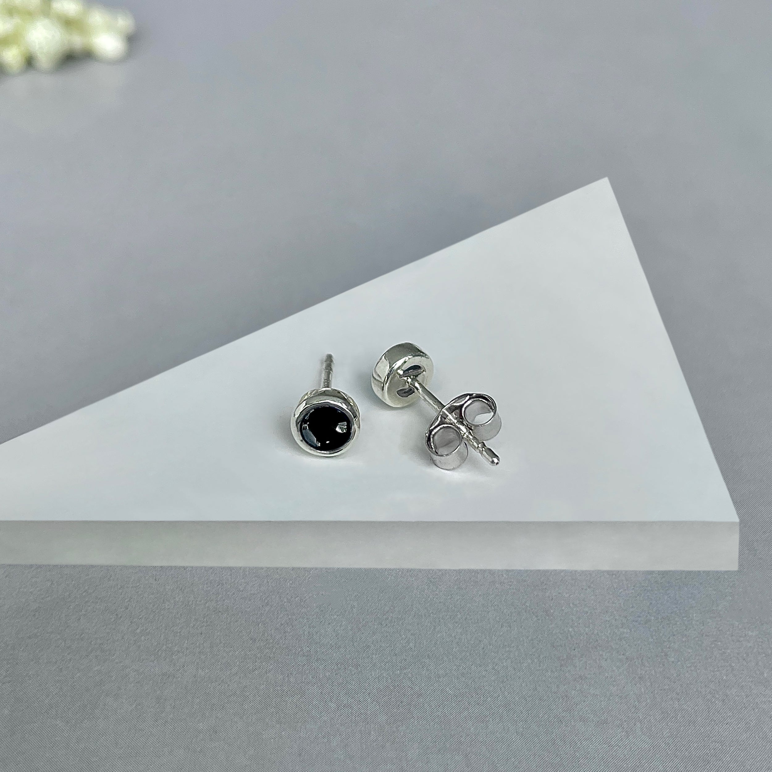 Black Onyx Stud Earrings-(BOX-SE-1072.)