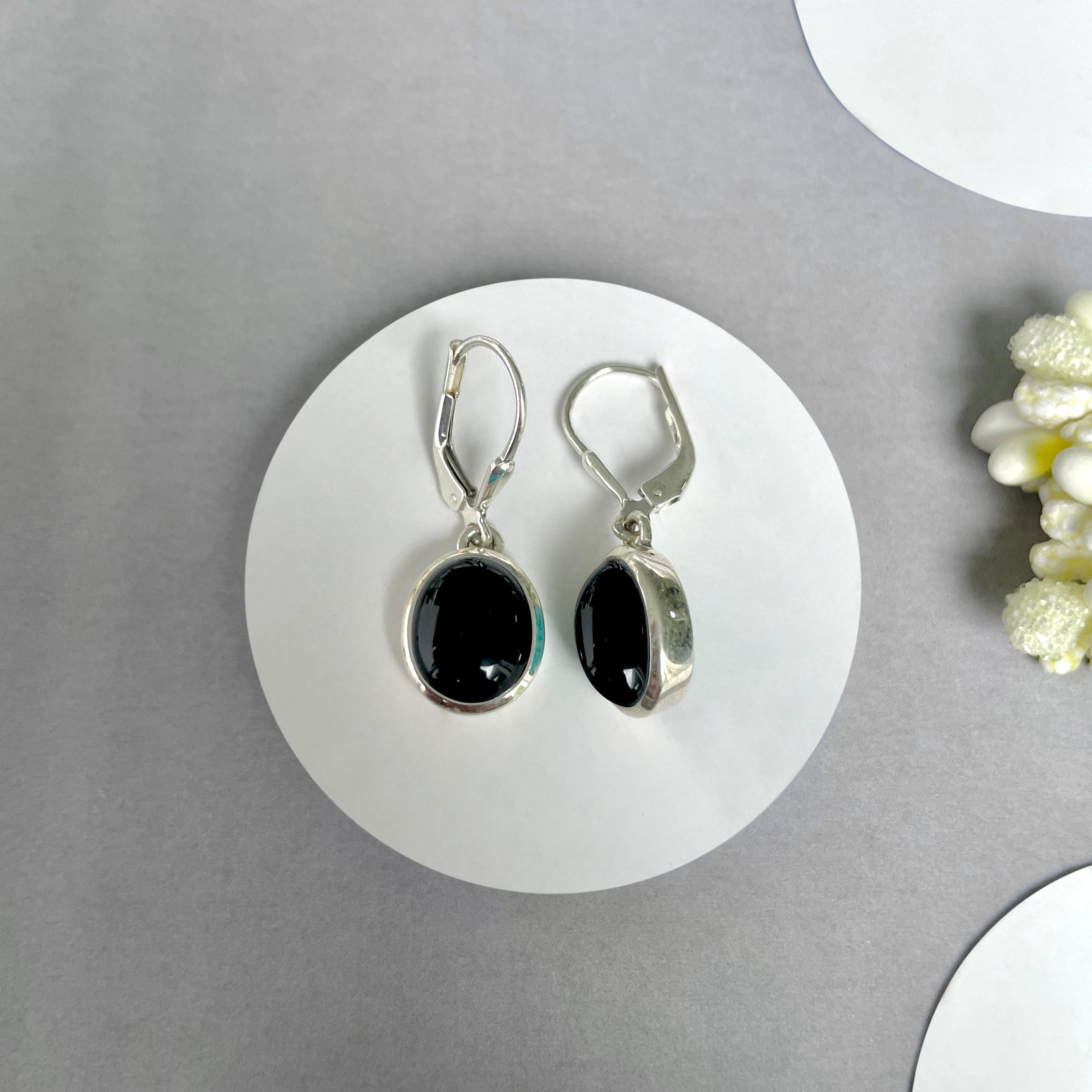Black Onyx Leverback Earrings-(BOX-SE-1116.)