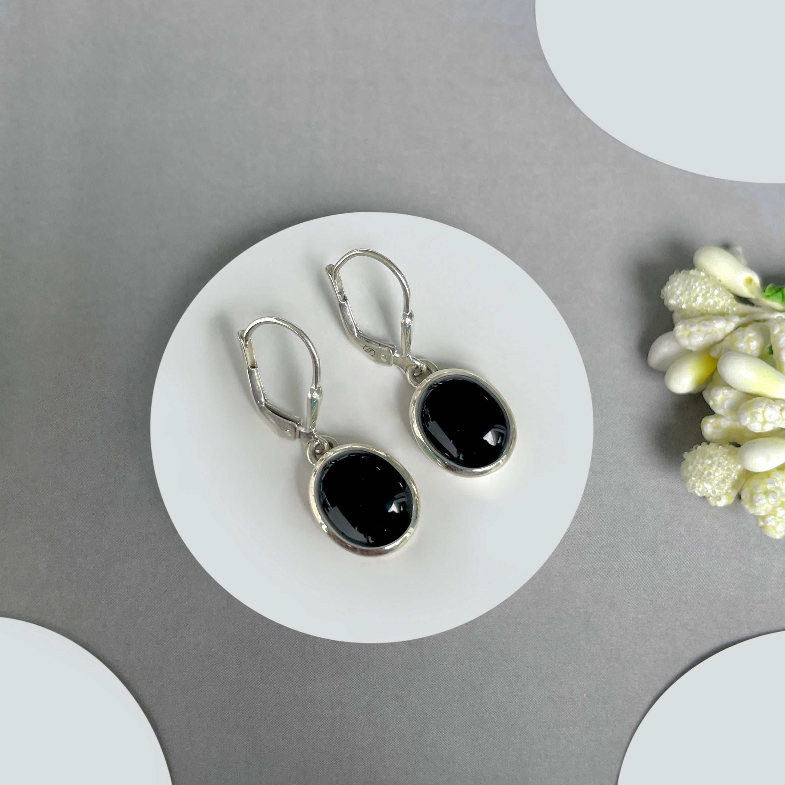 Black Onyx Leverback Earrings-(BOX-SE-1116.)