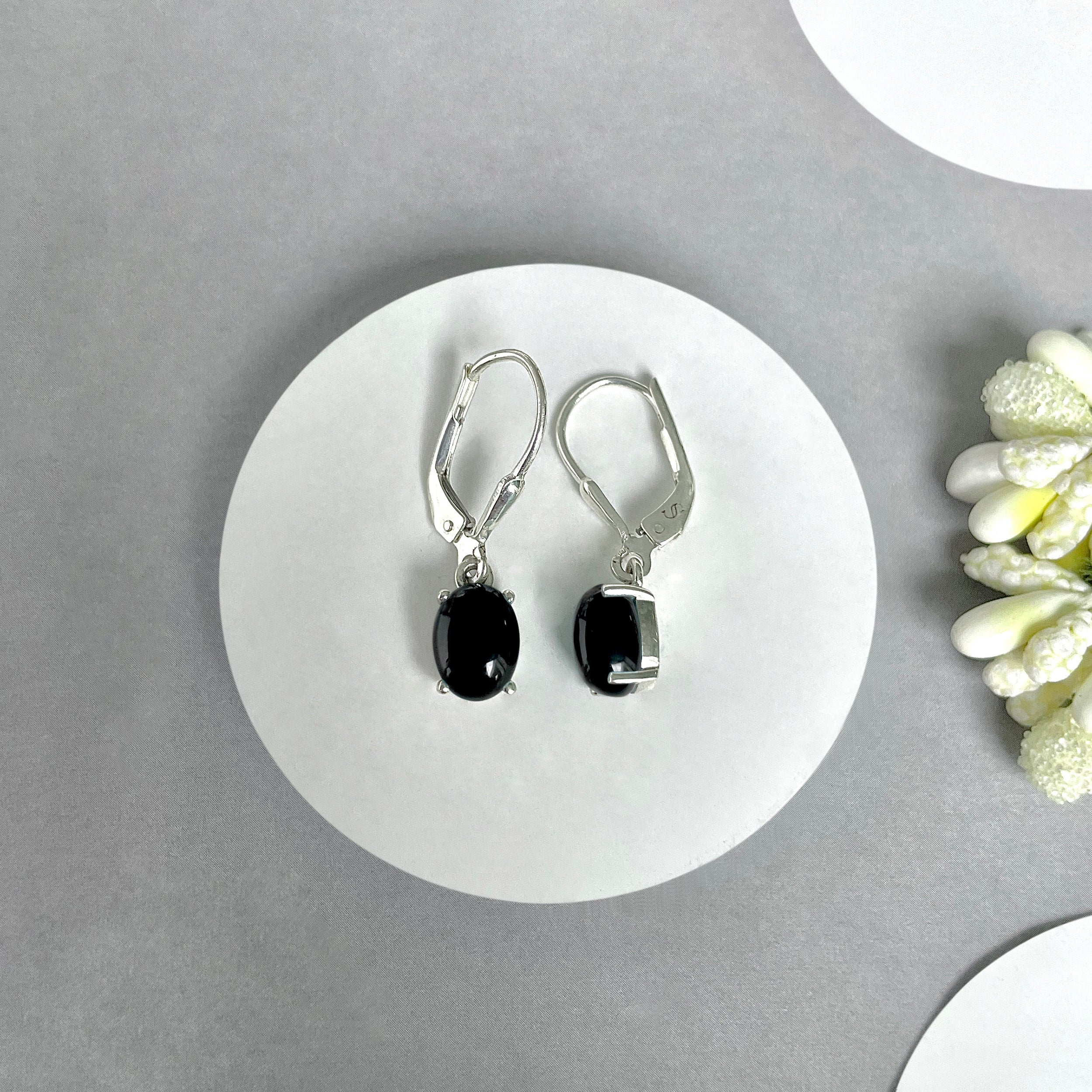 Black Onyx Leverback Earrings-(BOX-SE-1128.)