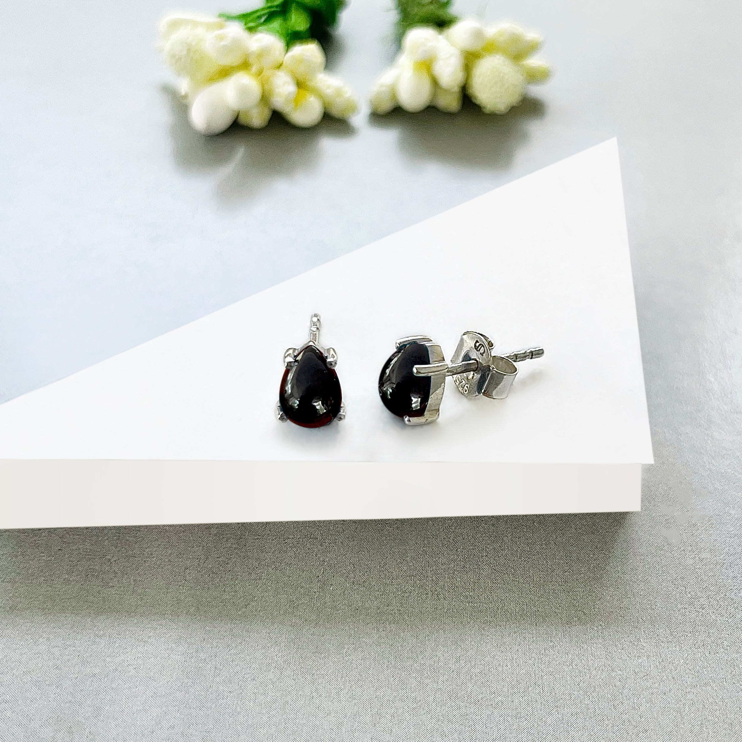 Black Onyx Stud Earrings-(BOX-SE-1142.)