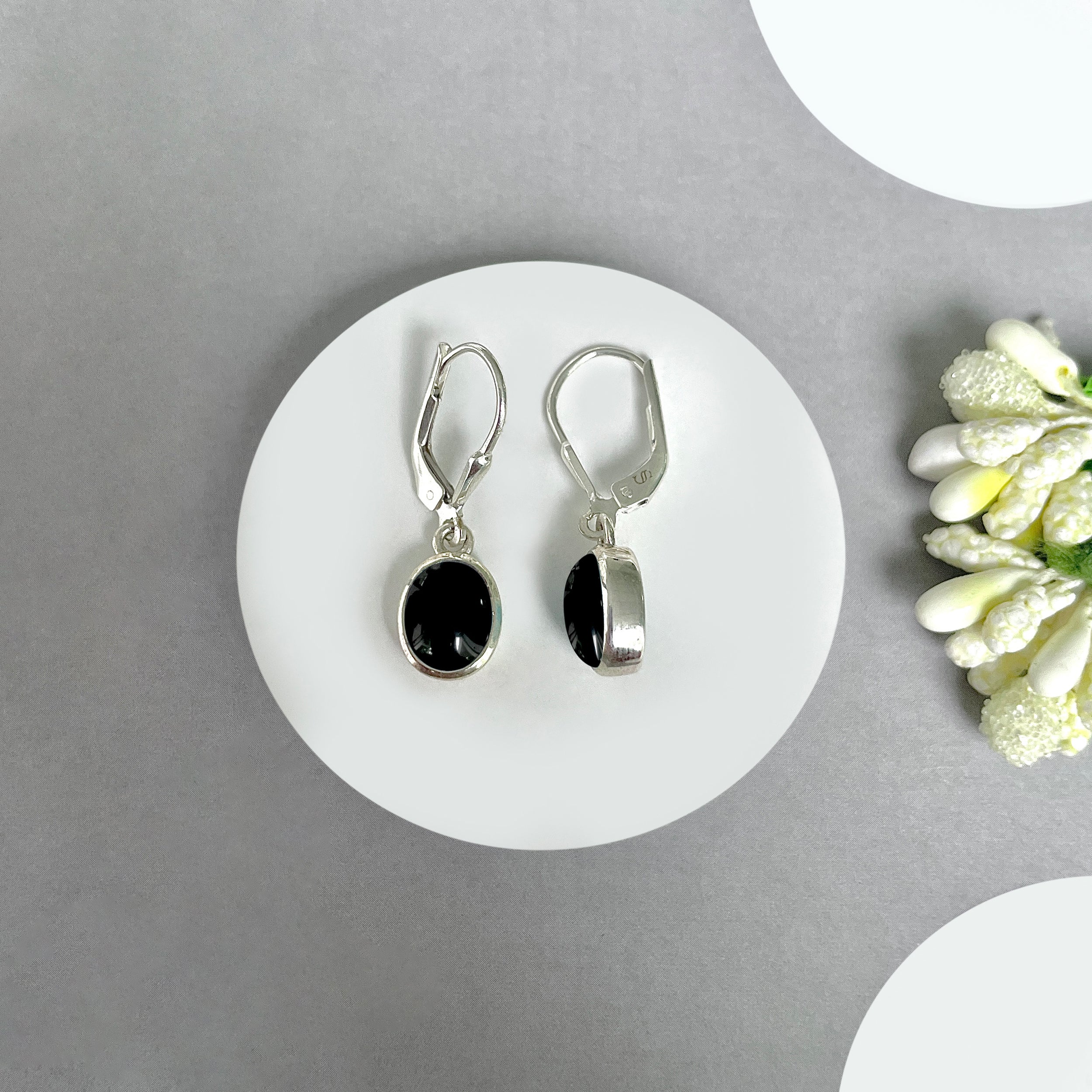 Black Onyx Leverback Earrings-(BOX-SE-1232.)