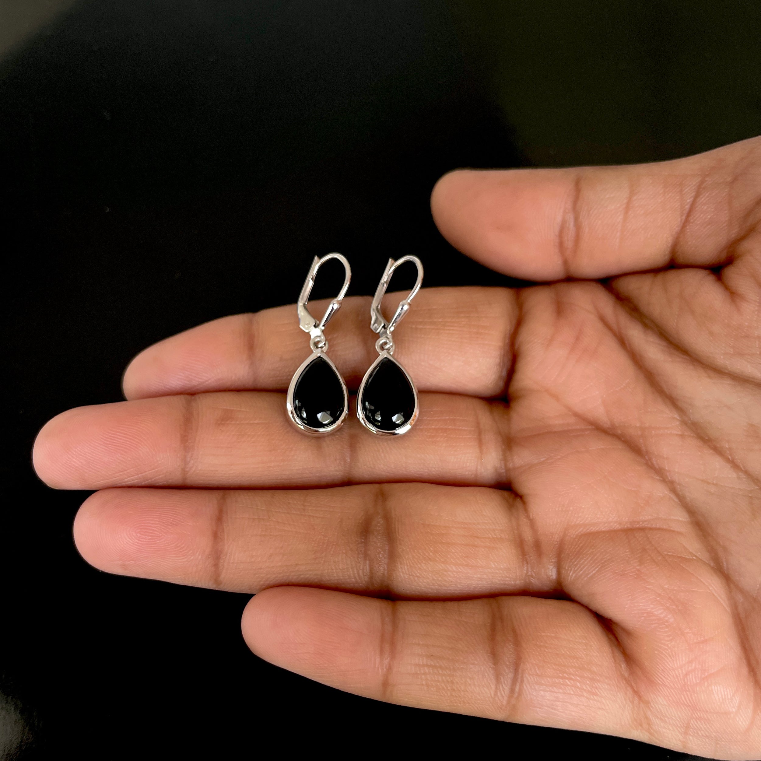 Black Onyx Leverback Earrings-(BOX-SE-729.)