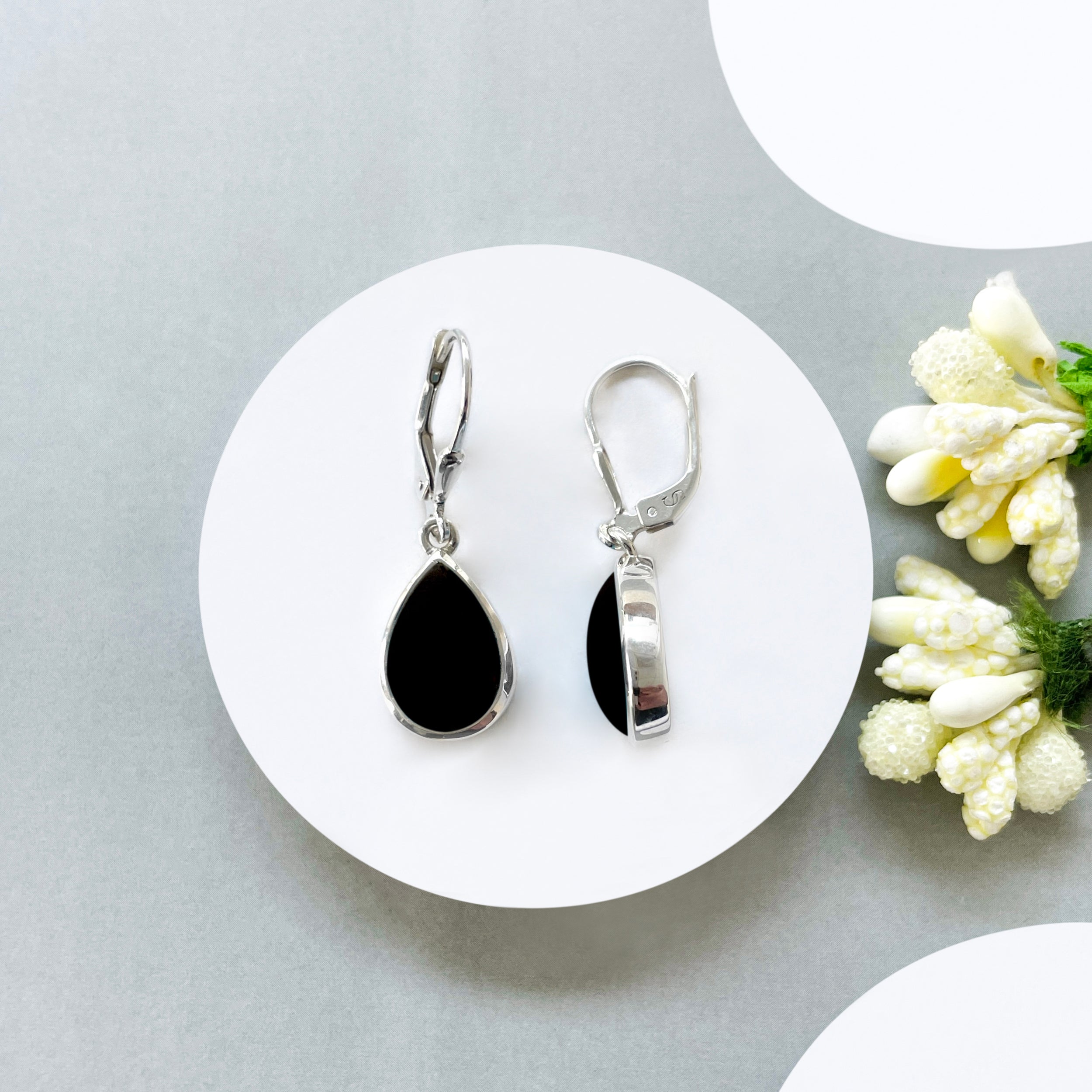 Black Onyx Leverback Earrings-(BOX-SE-729.)