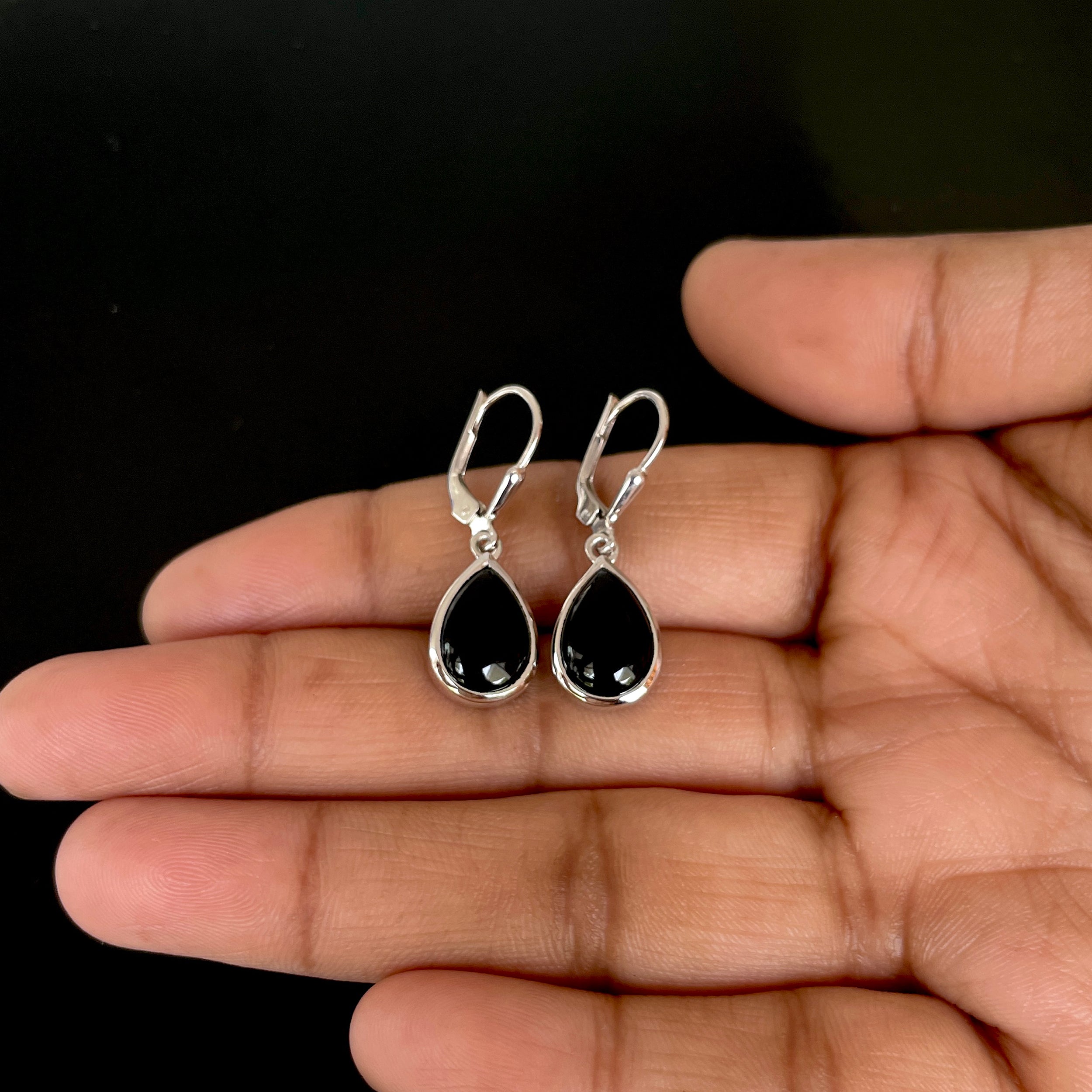 Black Onyx Leverback Earrings-(BOX-SE-729.)
