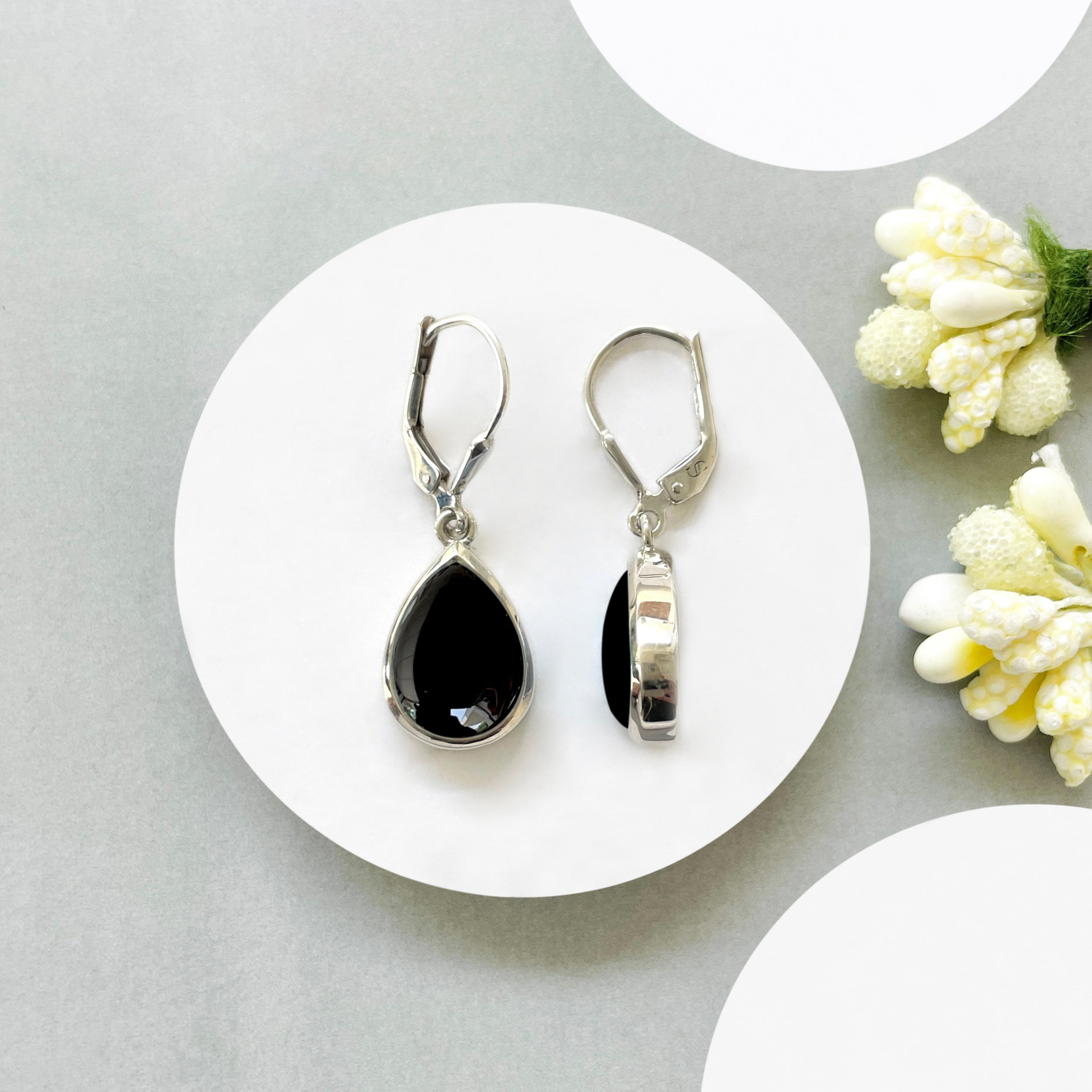Black Onyx Leverback Earrings-(BOX-SE-731.)