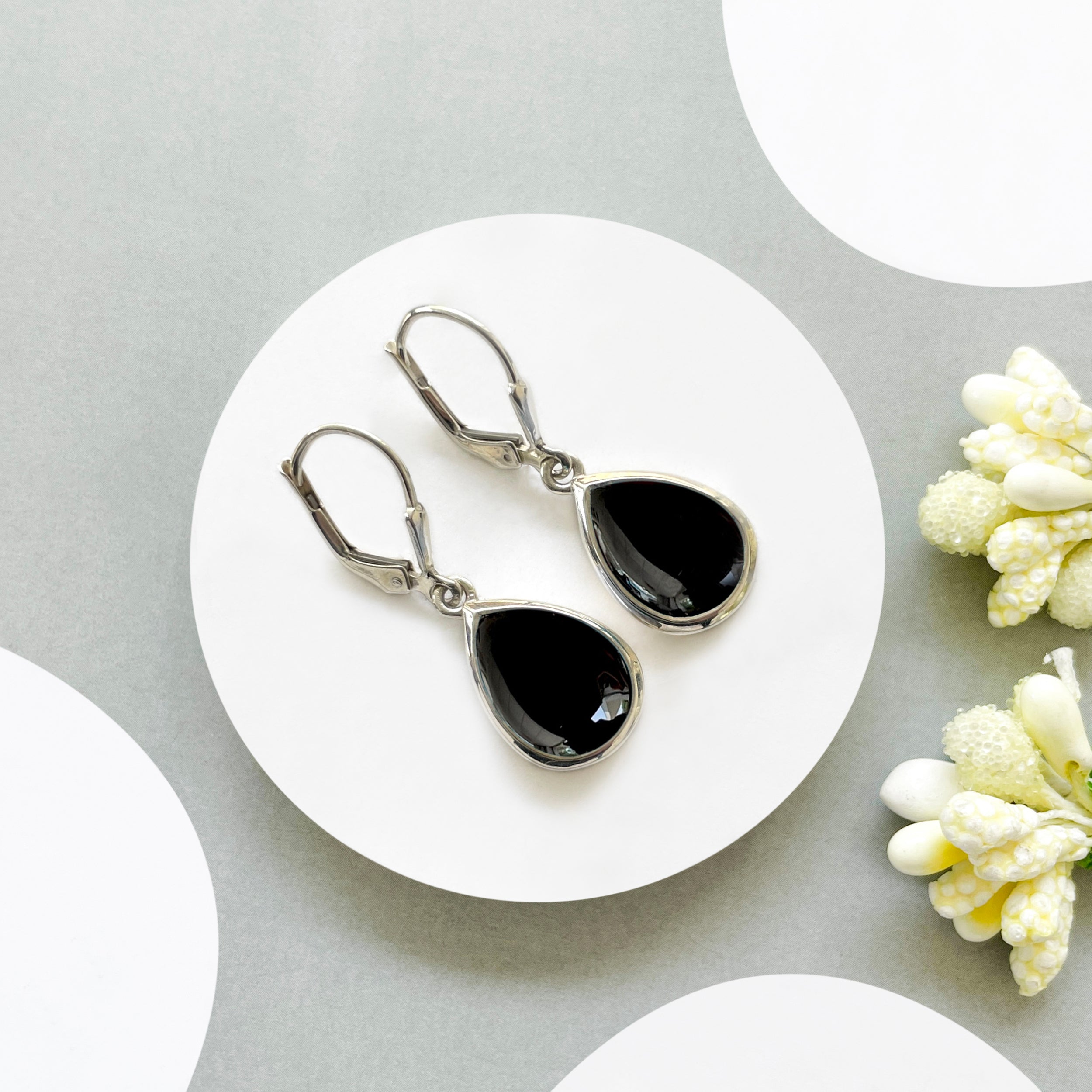 Black Onyx Leverback Earrings-(BOX-SE-731.)