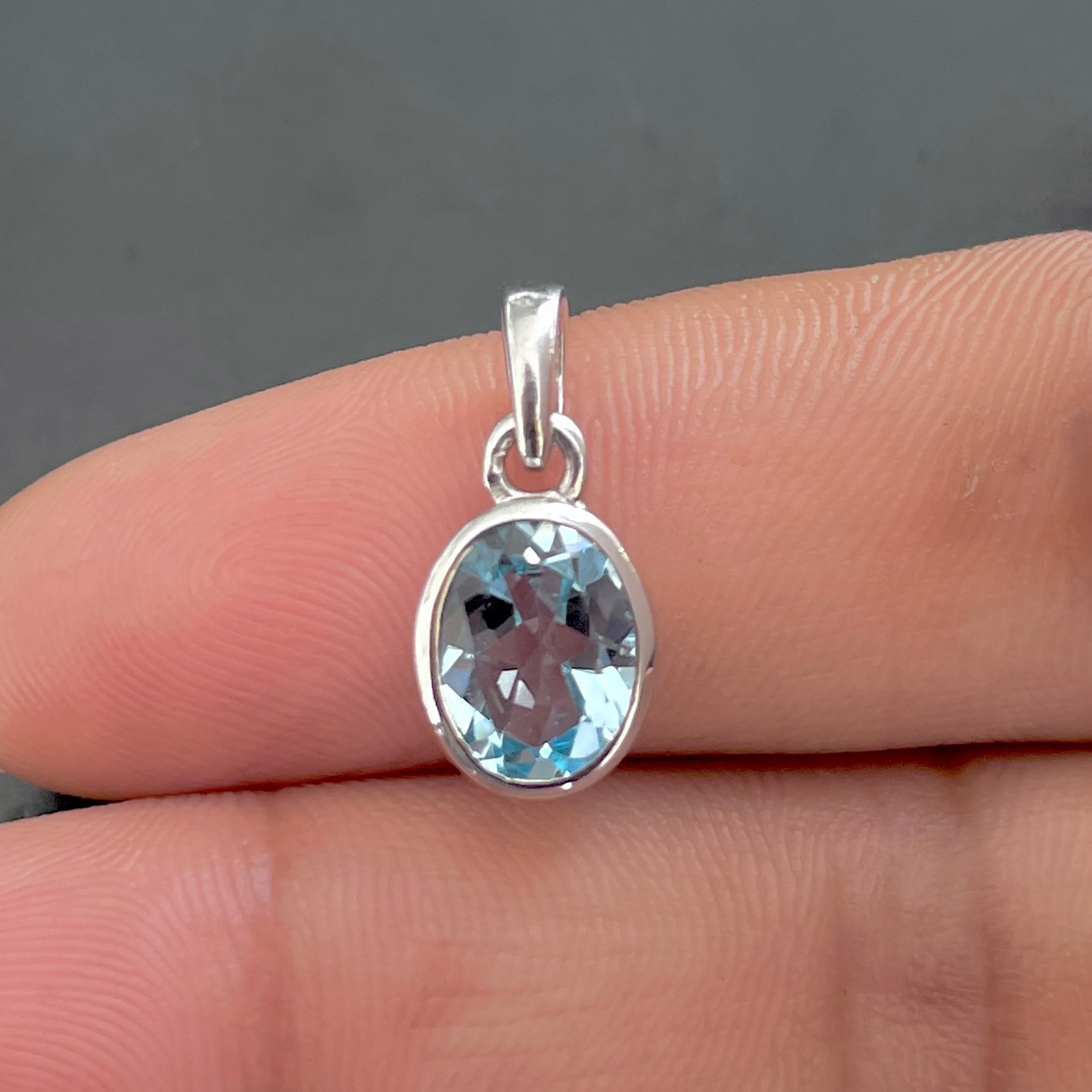 Blue Topaz Pendant-(BTZ-SP-380.)