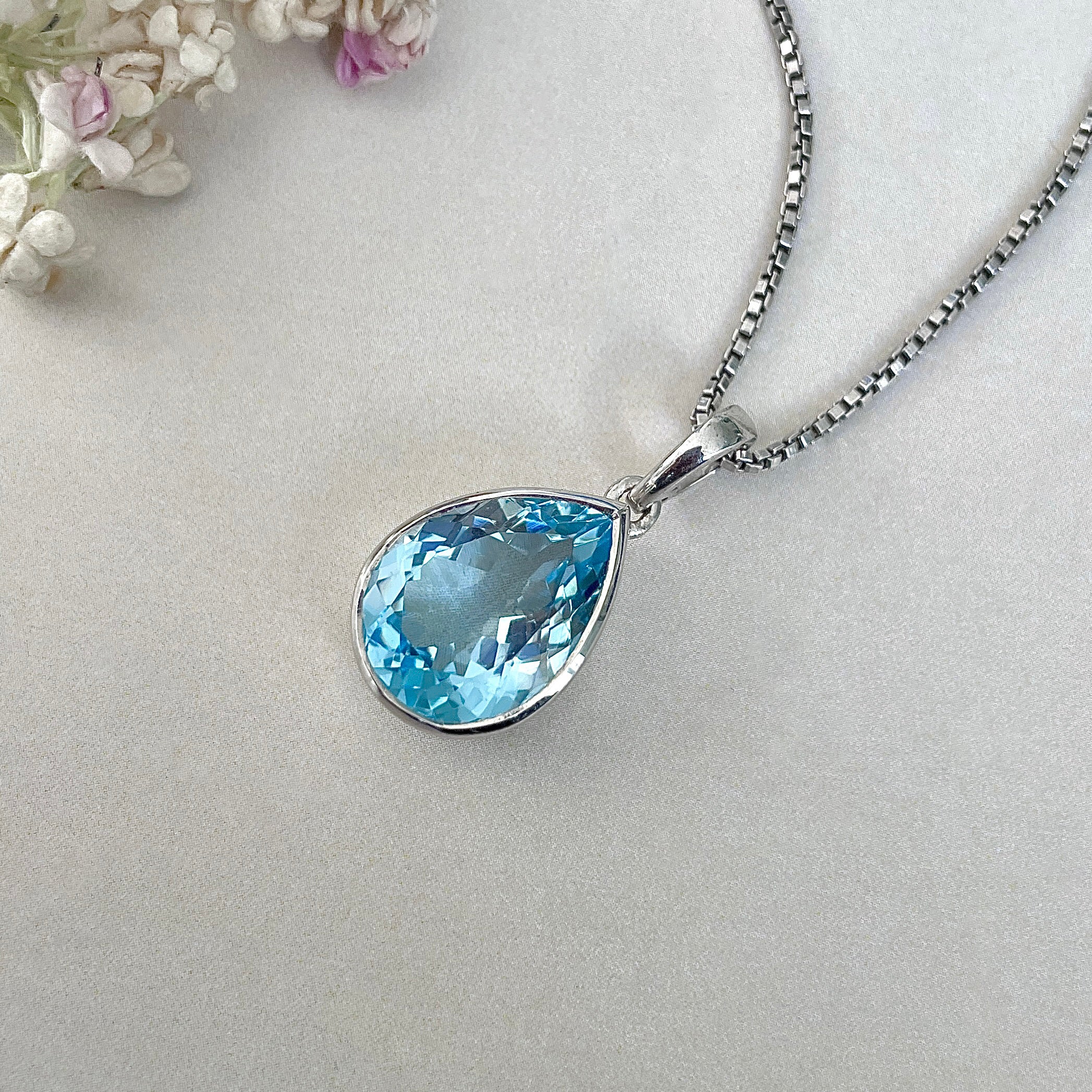 Blue Topaz Pendant-(BTZ-SP-454.)