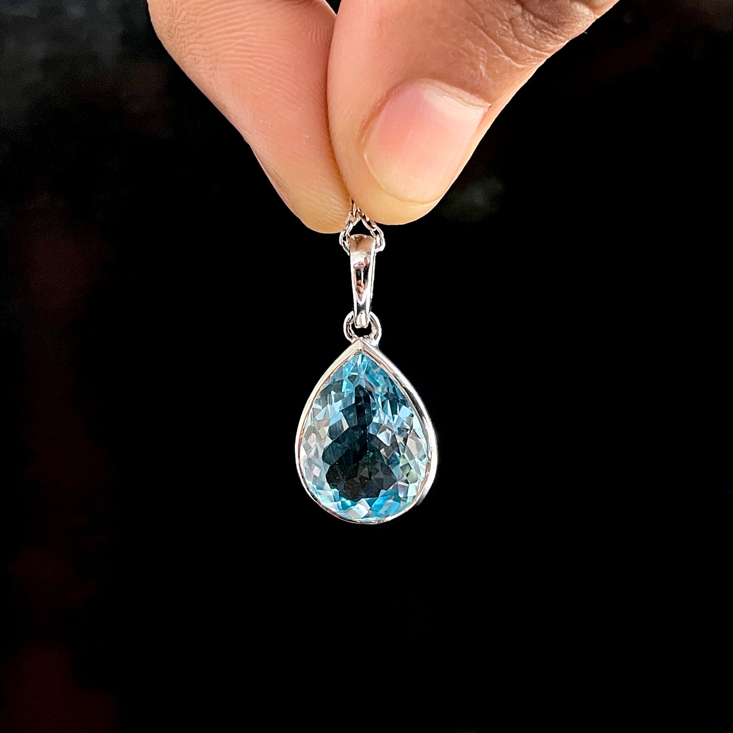 Blue Topaz Pendant-(BTZ-SP-454.)