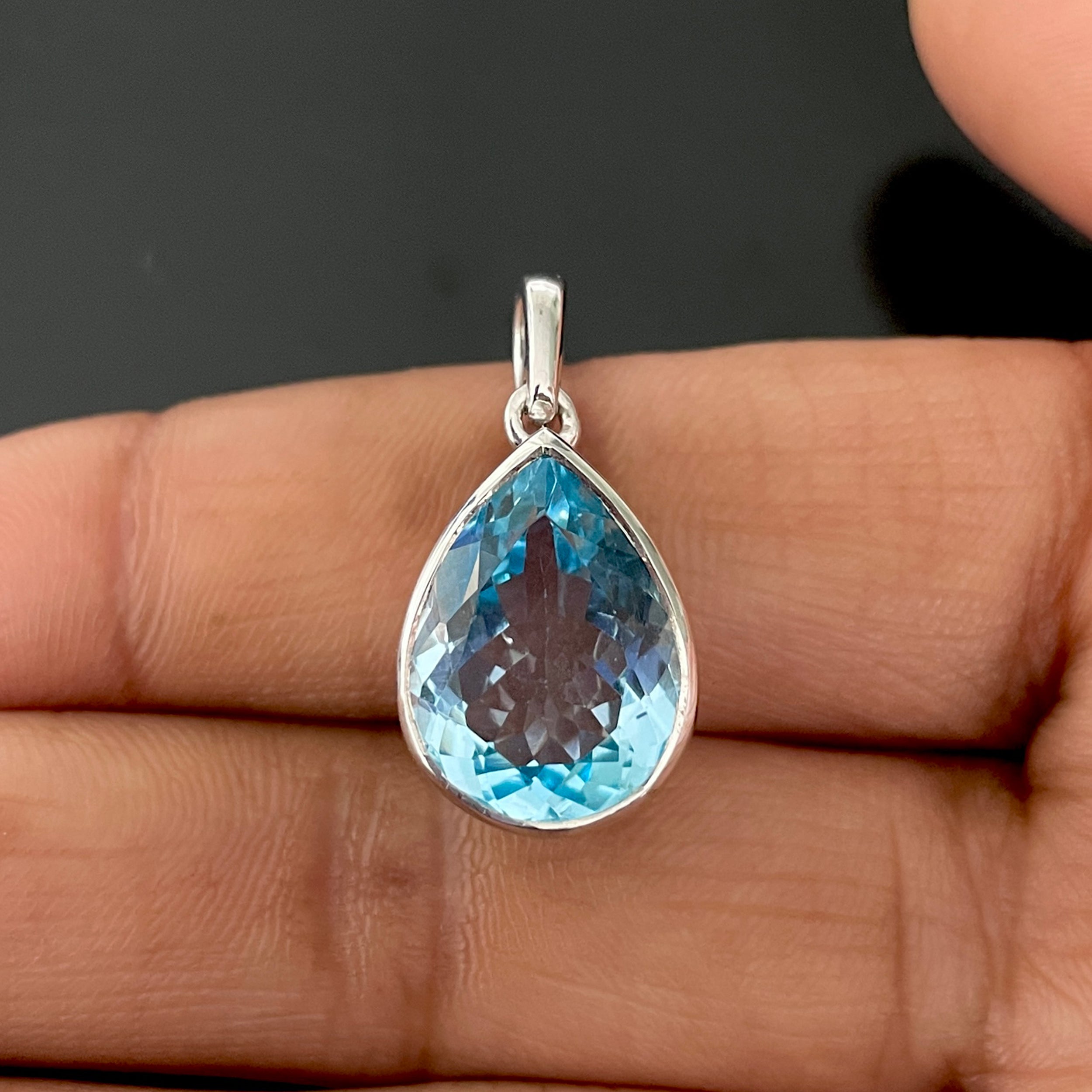 Blue Topaz Pendant-(BTZ-SP-454.)