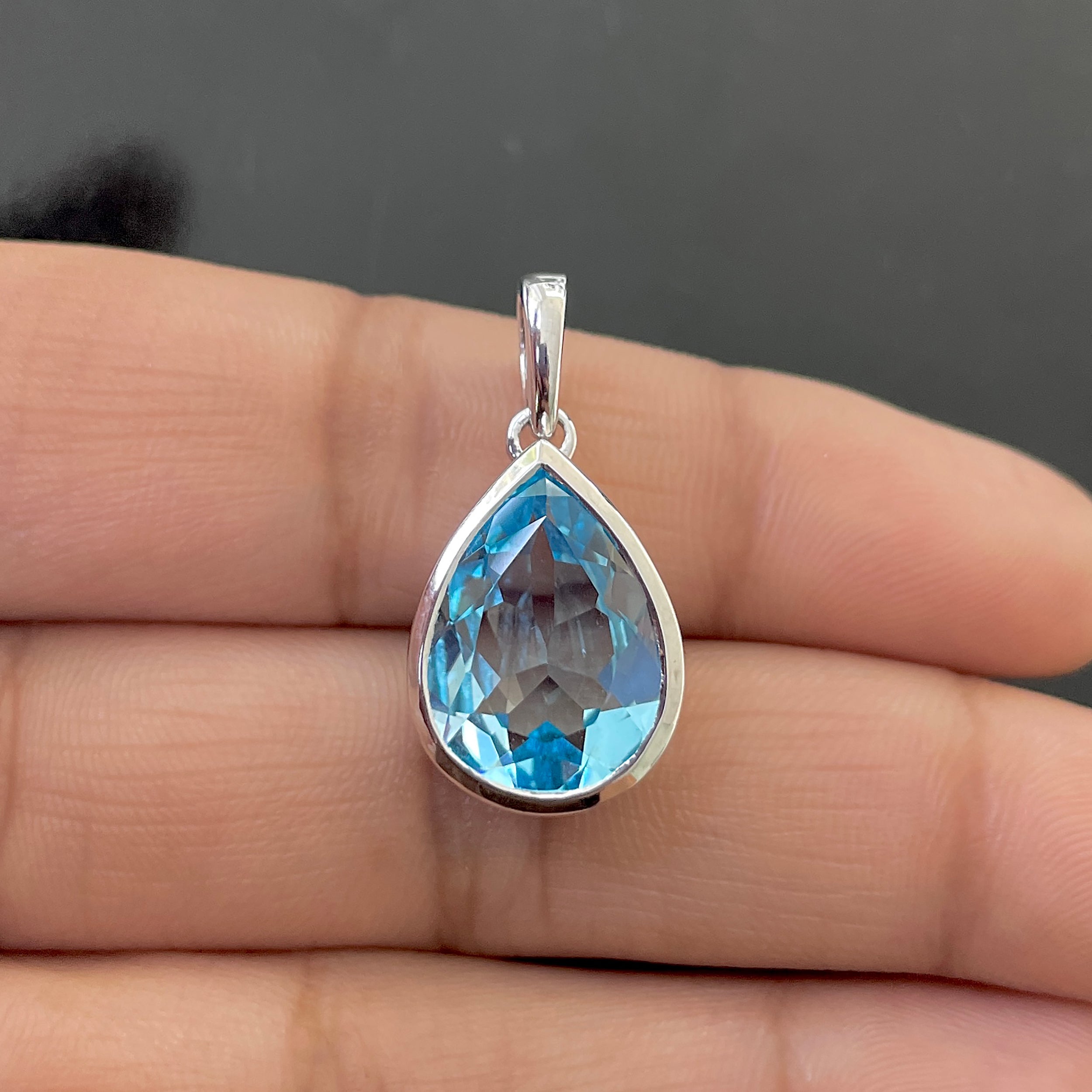 Blue Topaz Pendant-(BTZ-SP-454.)