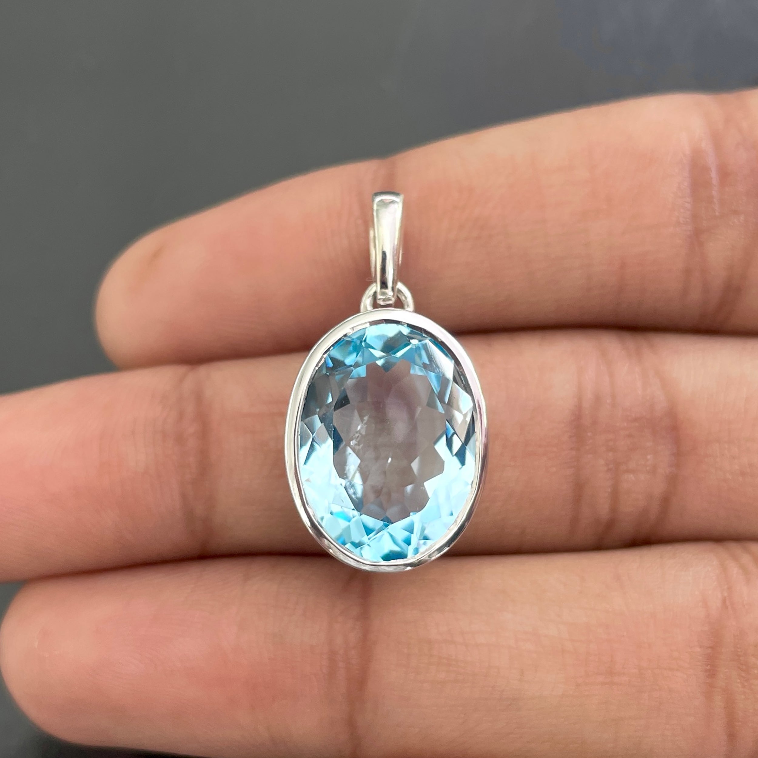 Blue Topaz Pendant-(BTZ-SP-458.)