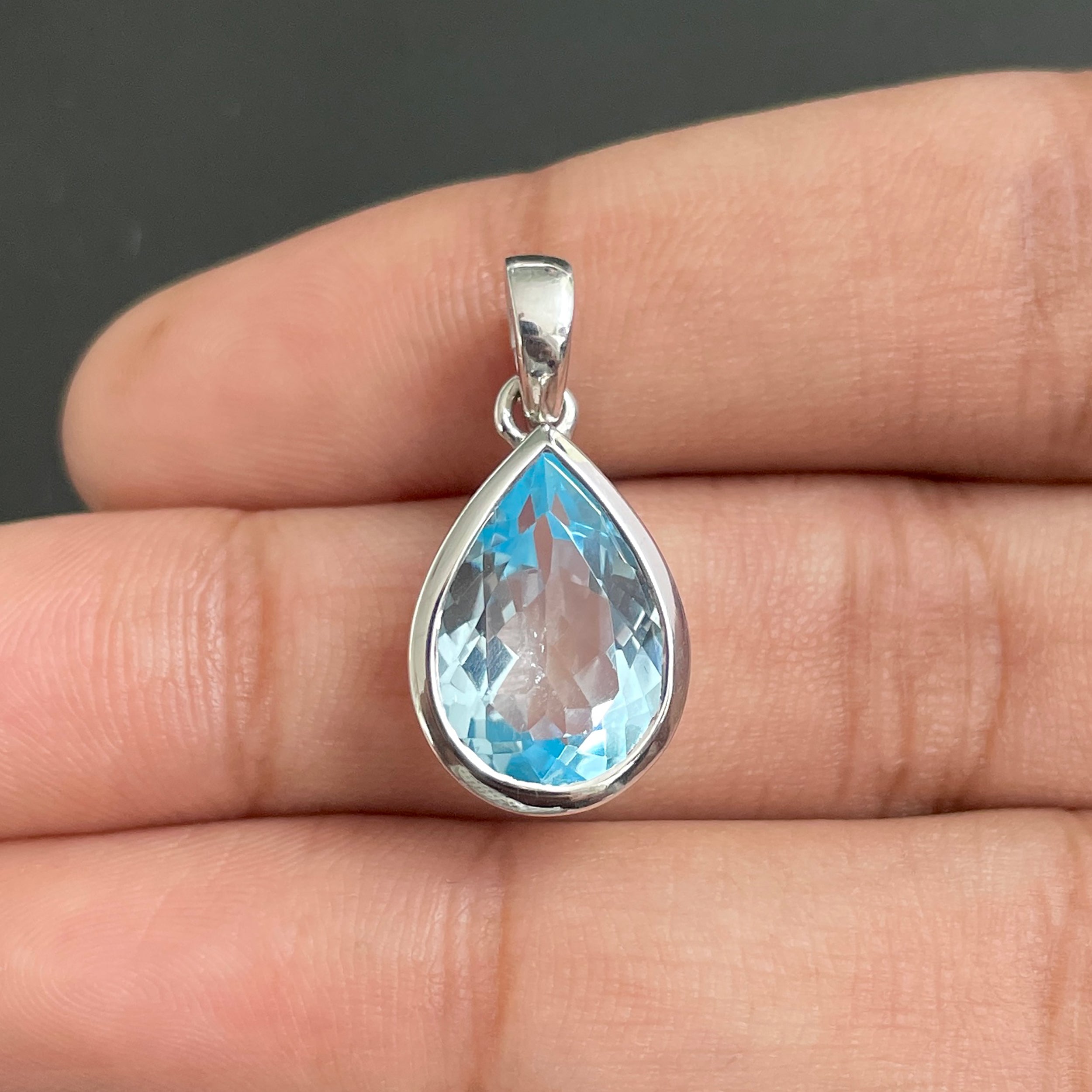 Blue Topaz Pendant-(BTZ-SP-463.)