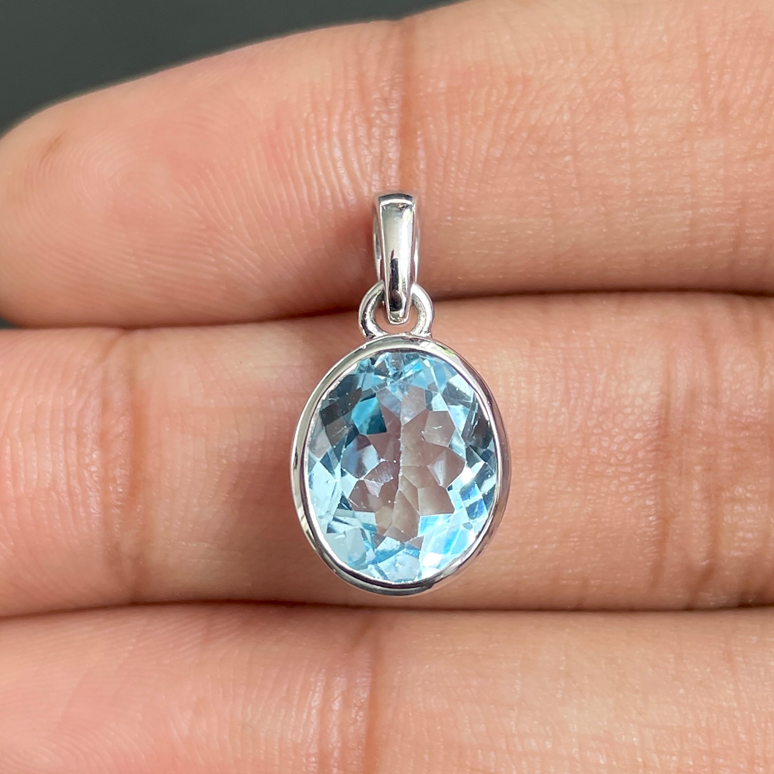 Blue Topaz Pendant-(BTZ-SP-466.)