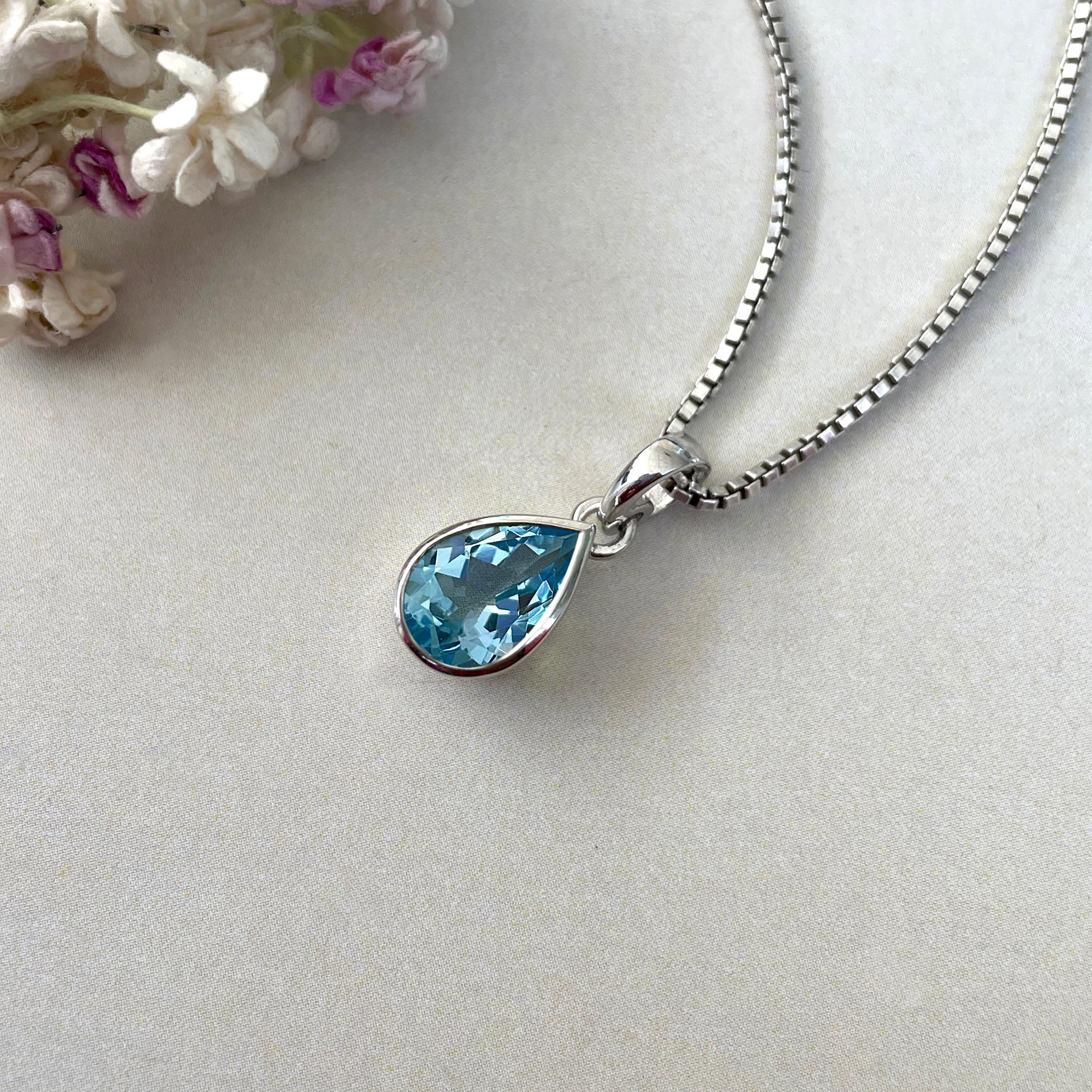 Blue Topaz Pendant-(BTZ-SP-468.)