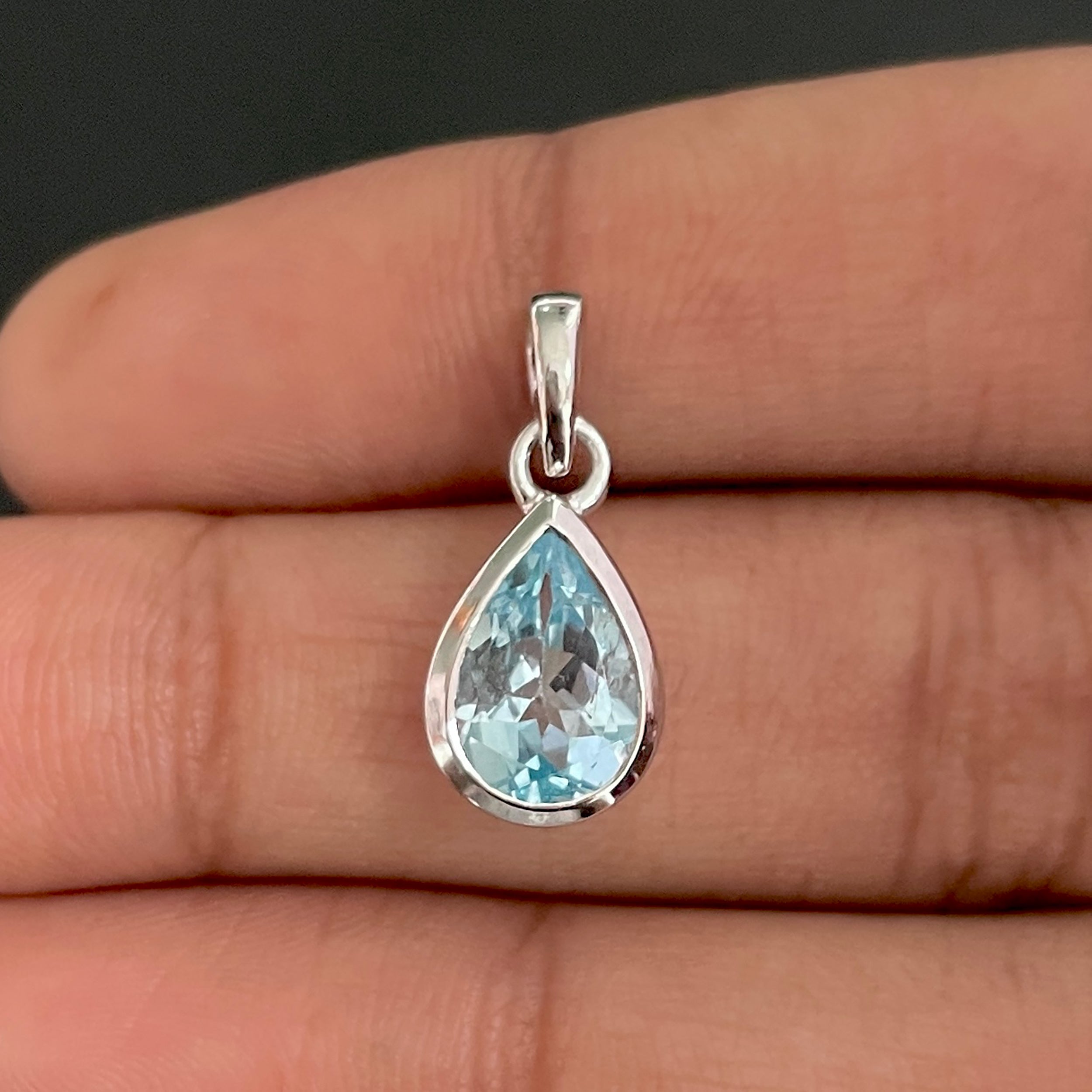Blue Topaz Pendant-(BTZ-SP-468.)