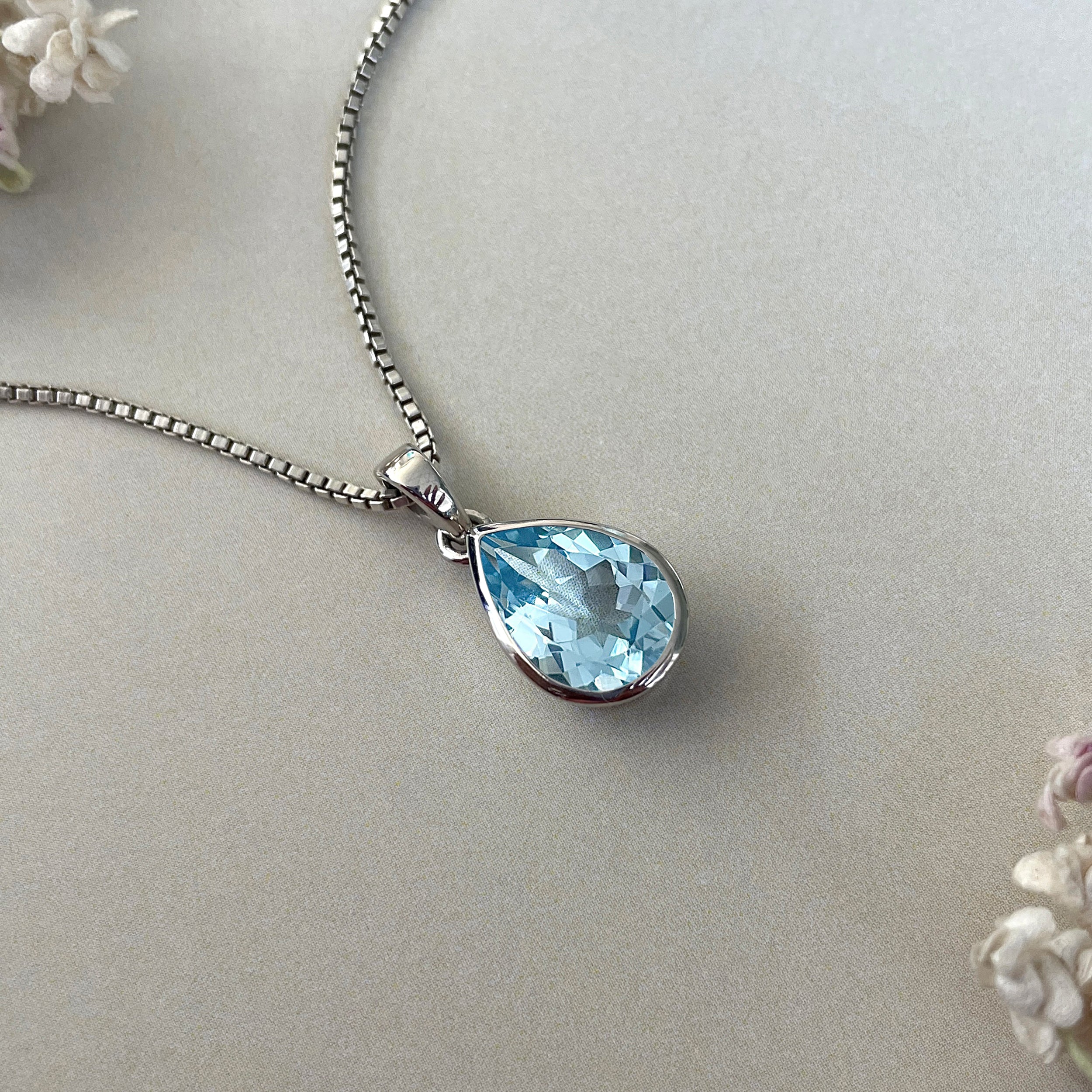 Blue Topaz Pendant-(BTZ-SP-470.)