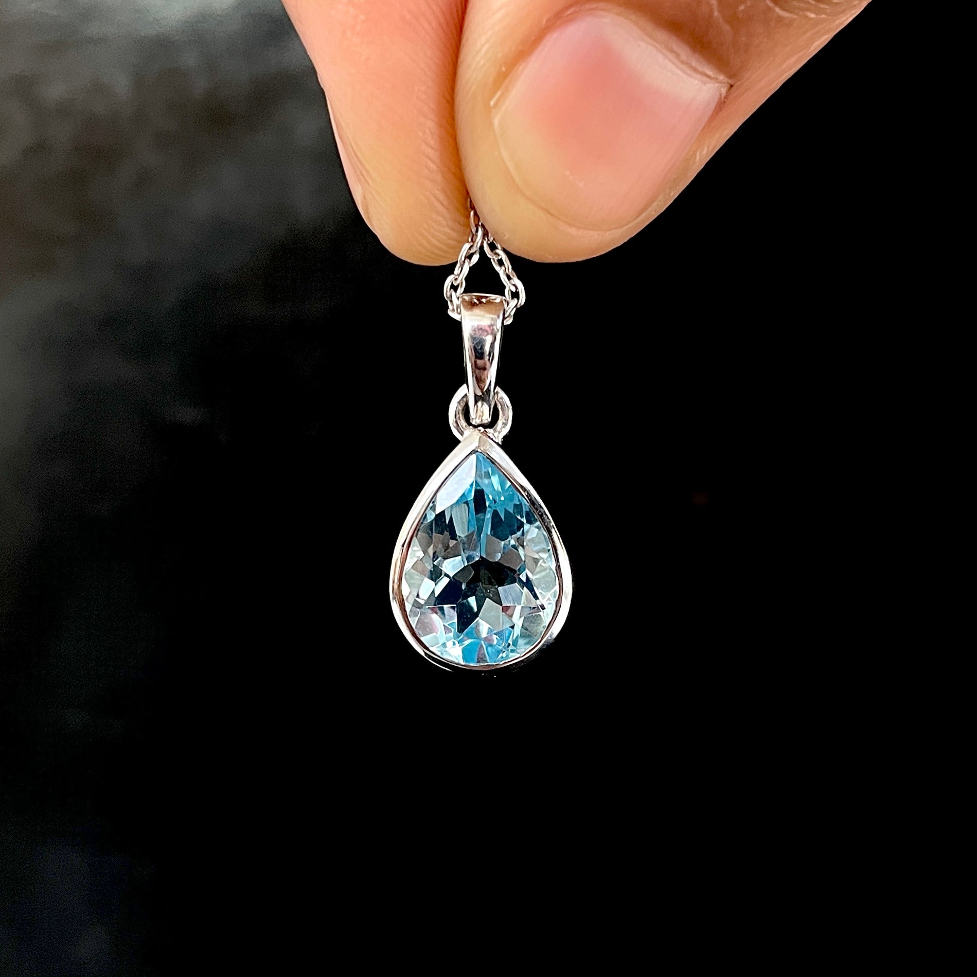 Blue Topaz Pendant-(BTZ-SP-470.)