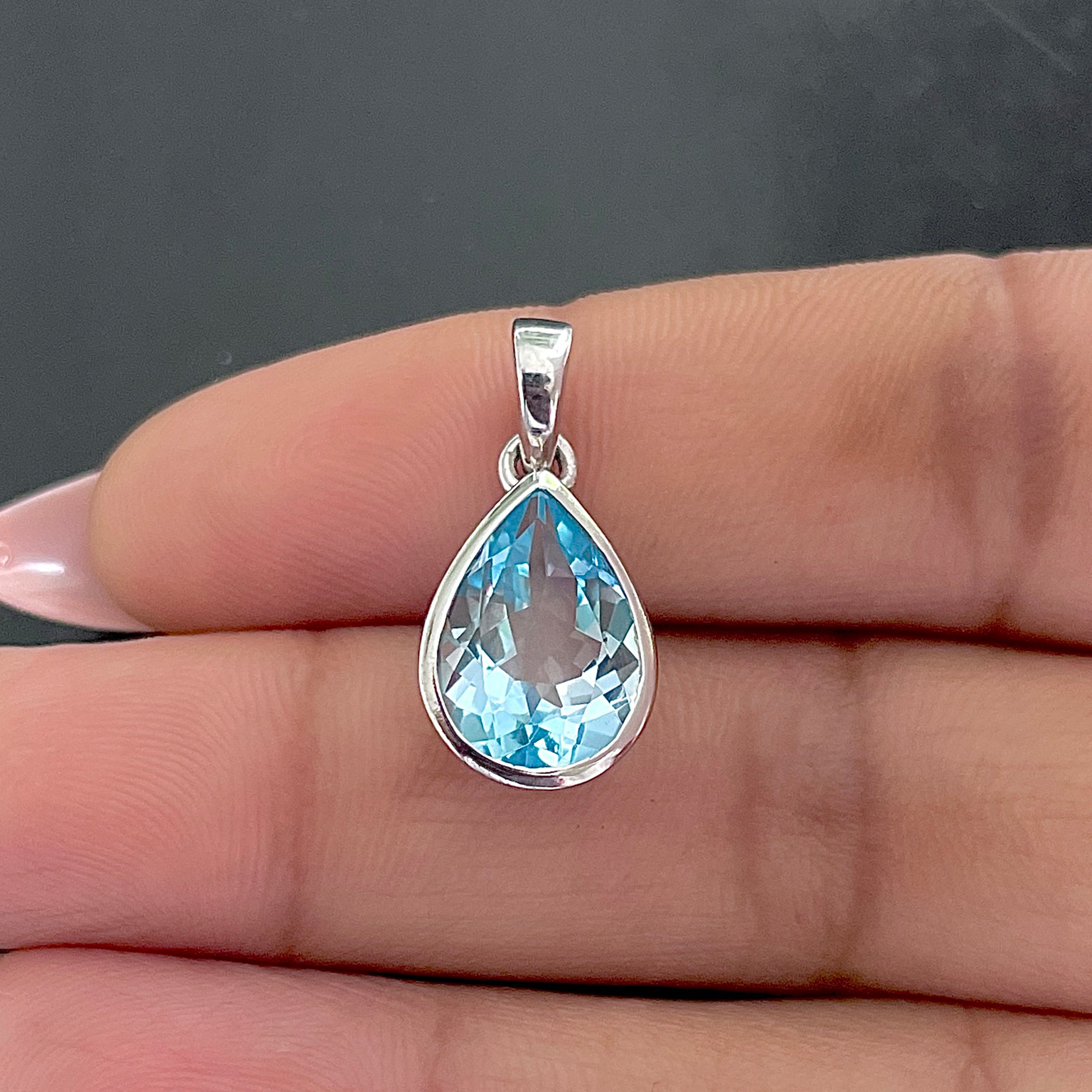 Blue Topaz Pendant-(BTZ-SP-470.)