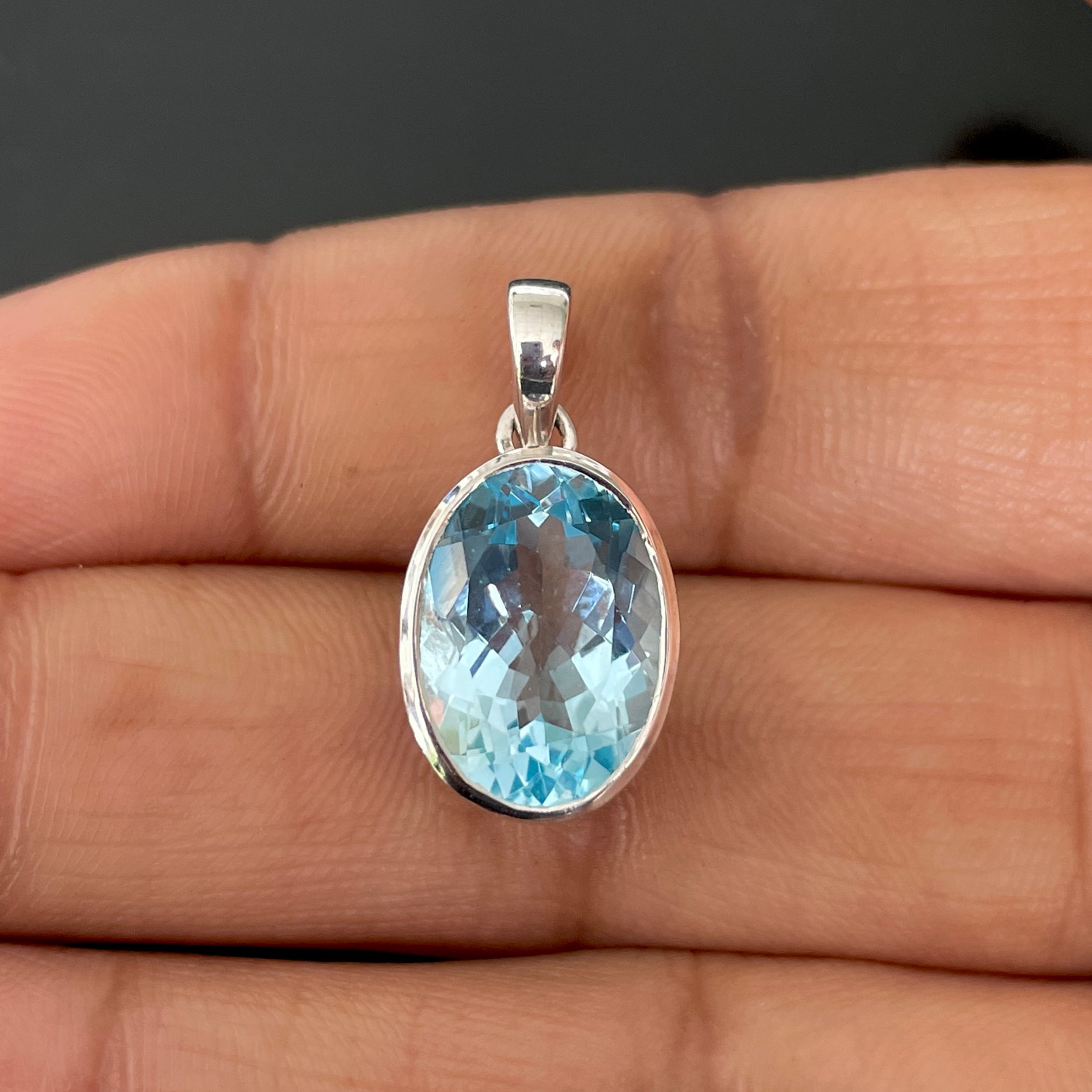 Blue Topaz Pendant-(BTZ-SP-471.)