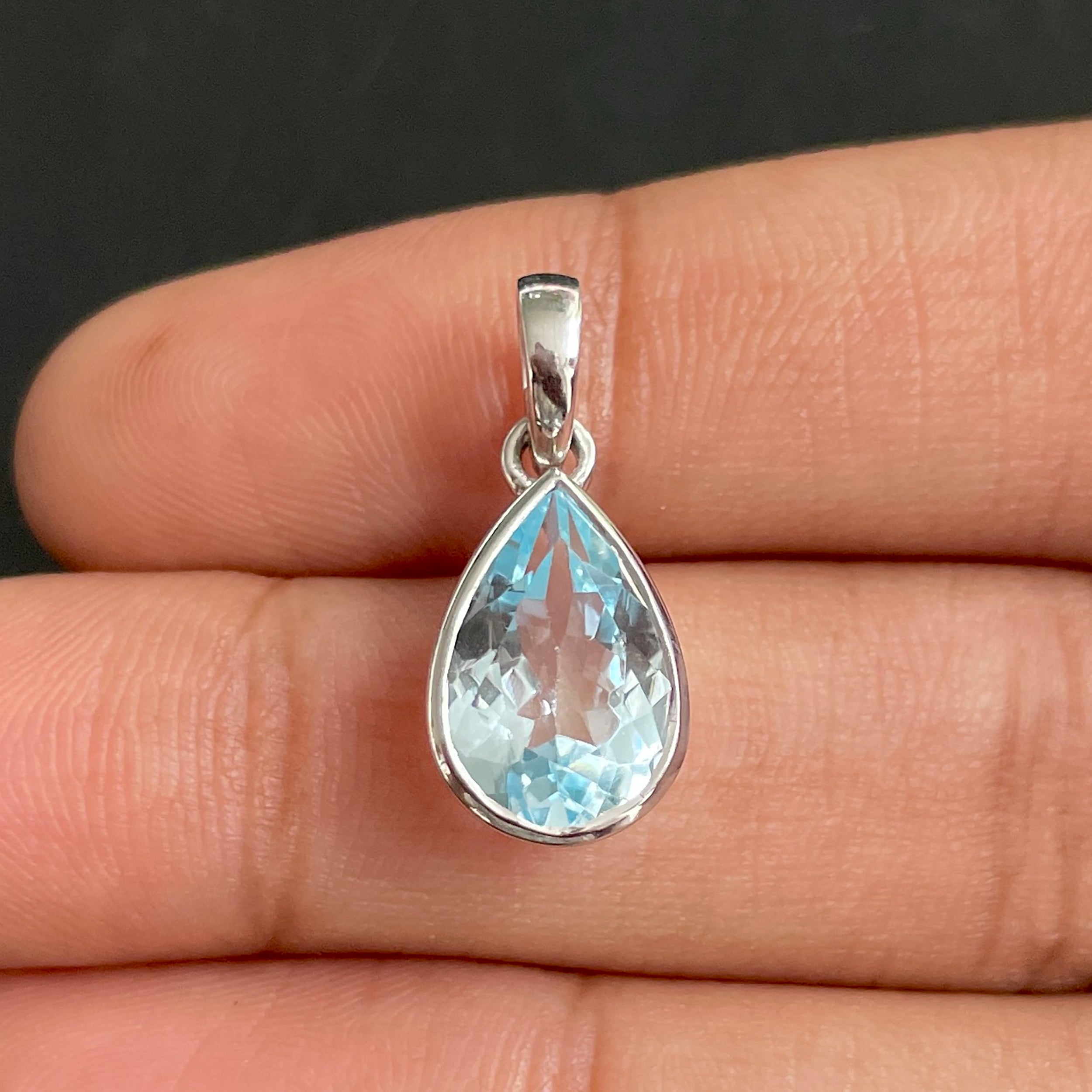 Blue Topaz Pendant-(BTZ-SP-790.)