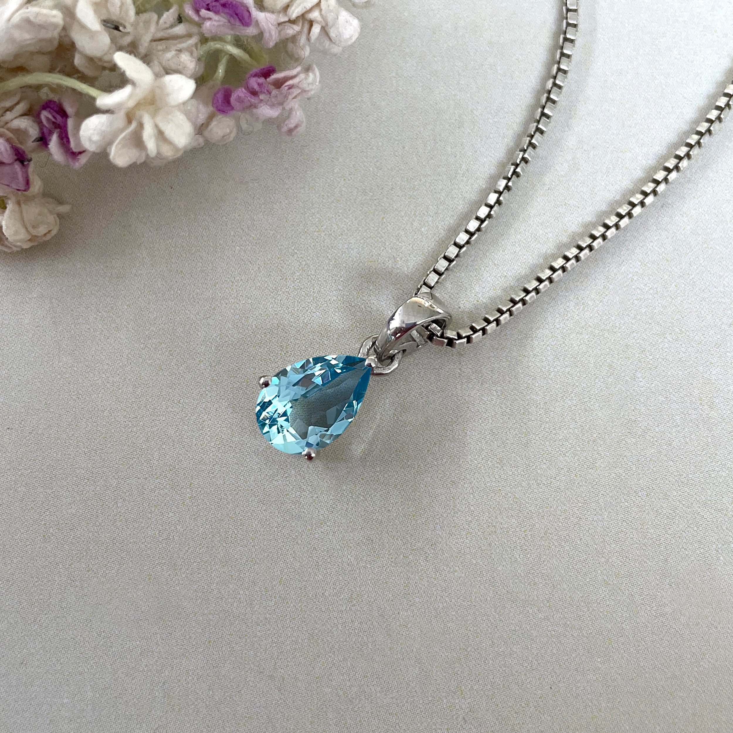 Blue Topaz Pendant-(BTZ-SP-917.)