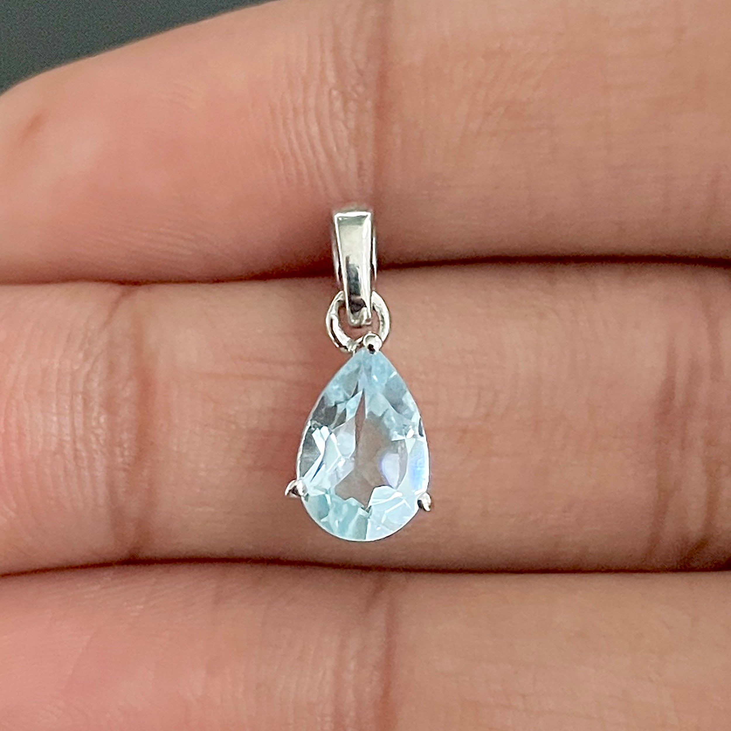 Blue Topaz Pendant-(BTZ-SP-917.)