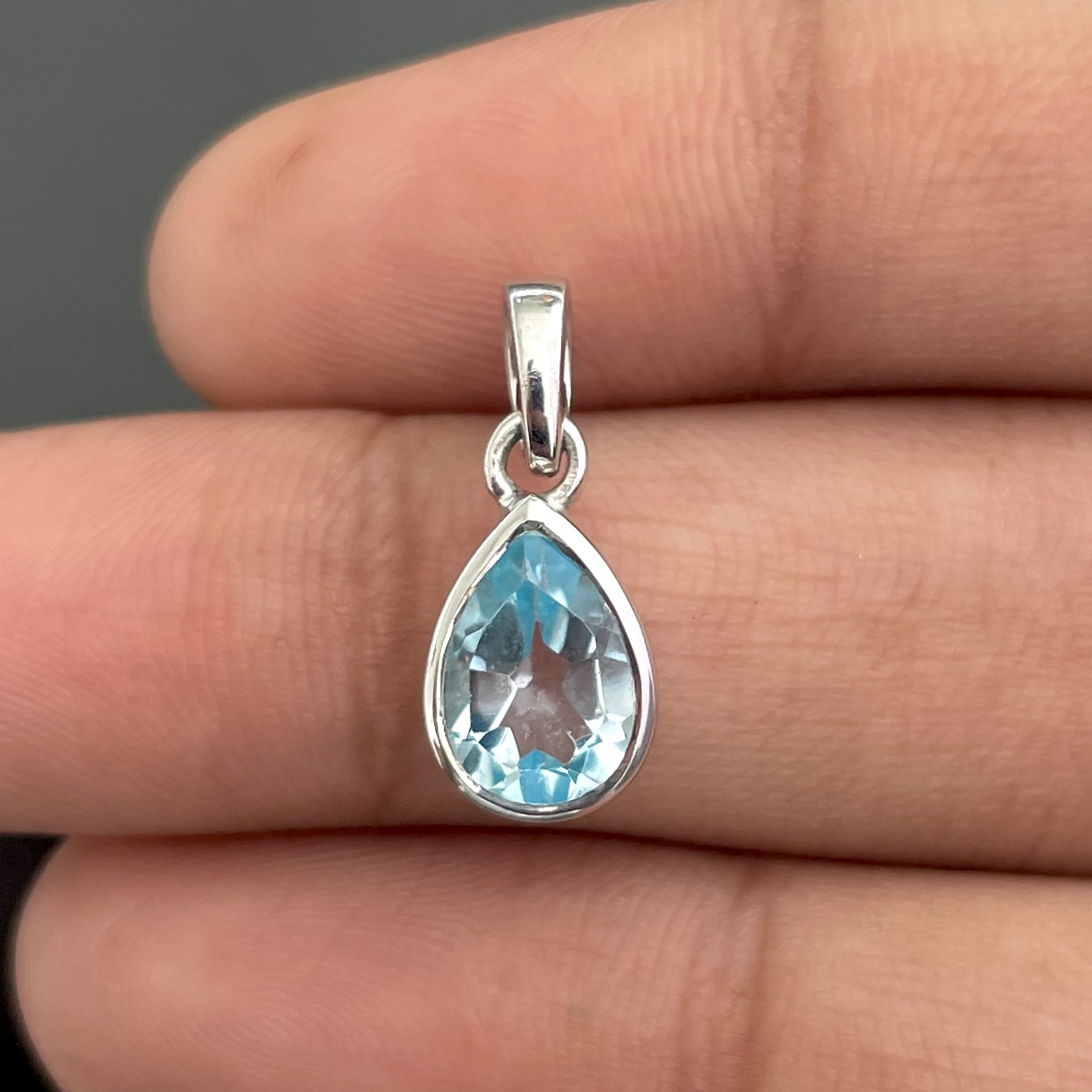 Blue Topaz Pendant-(BTZ-SP-956.)