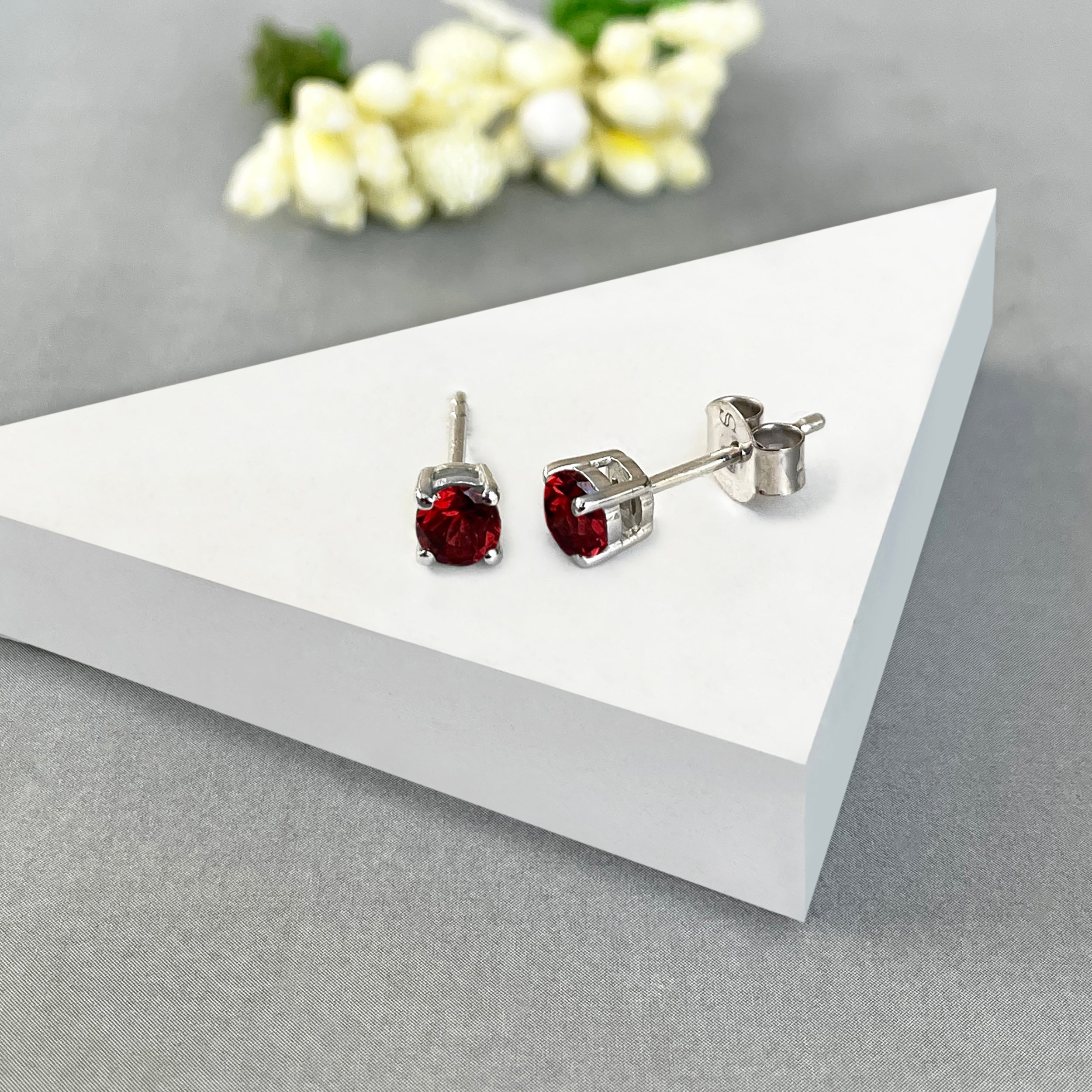 Garnet Stud Earring-(GAR-SE-1023.)