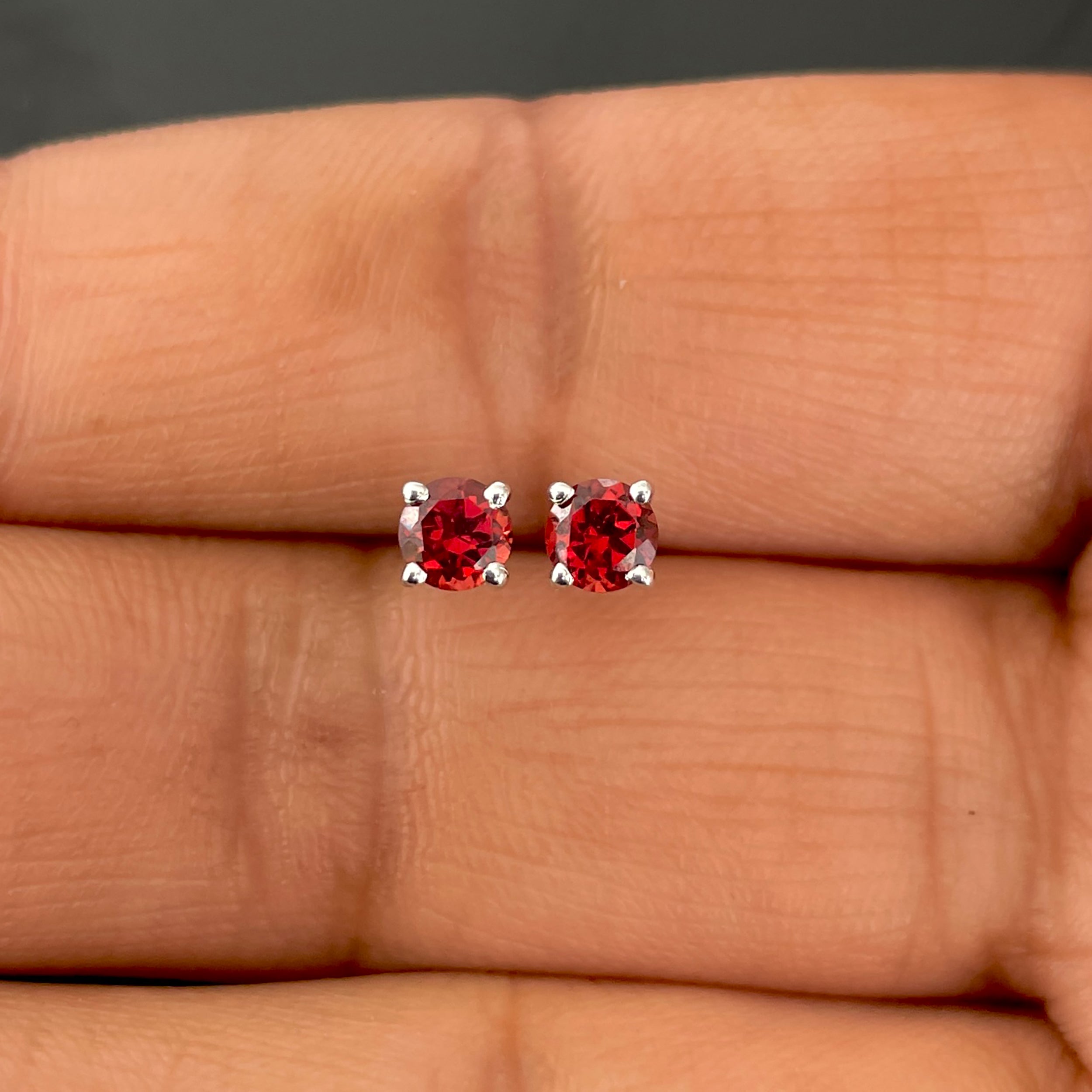 Garnet Stud Earring-(GAR-SE-1023.)