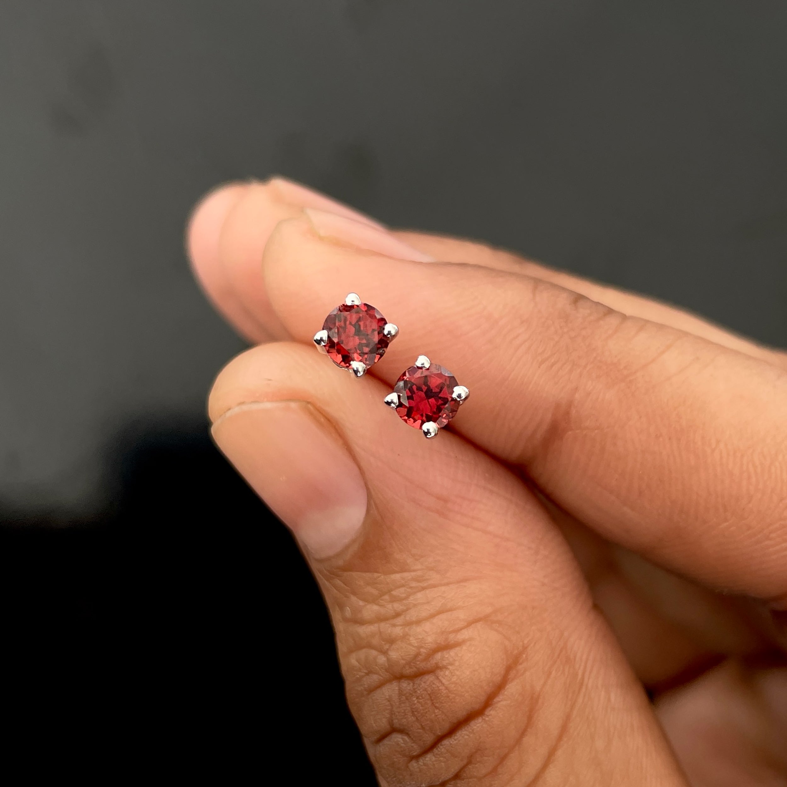 Garnet Stud Earring-(GAR-SE-1023.)