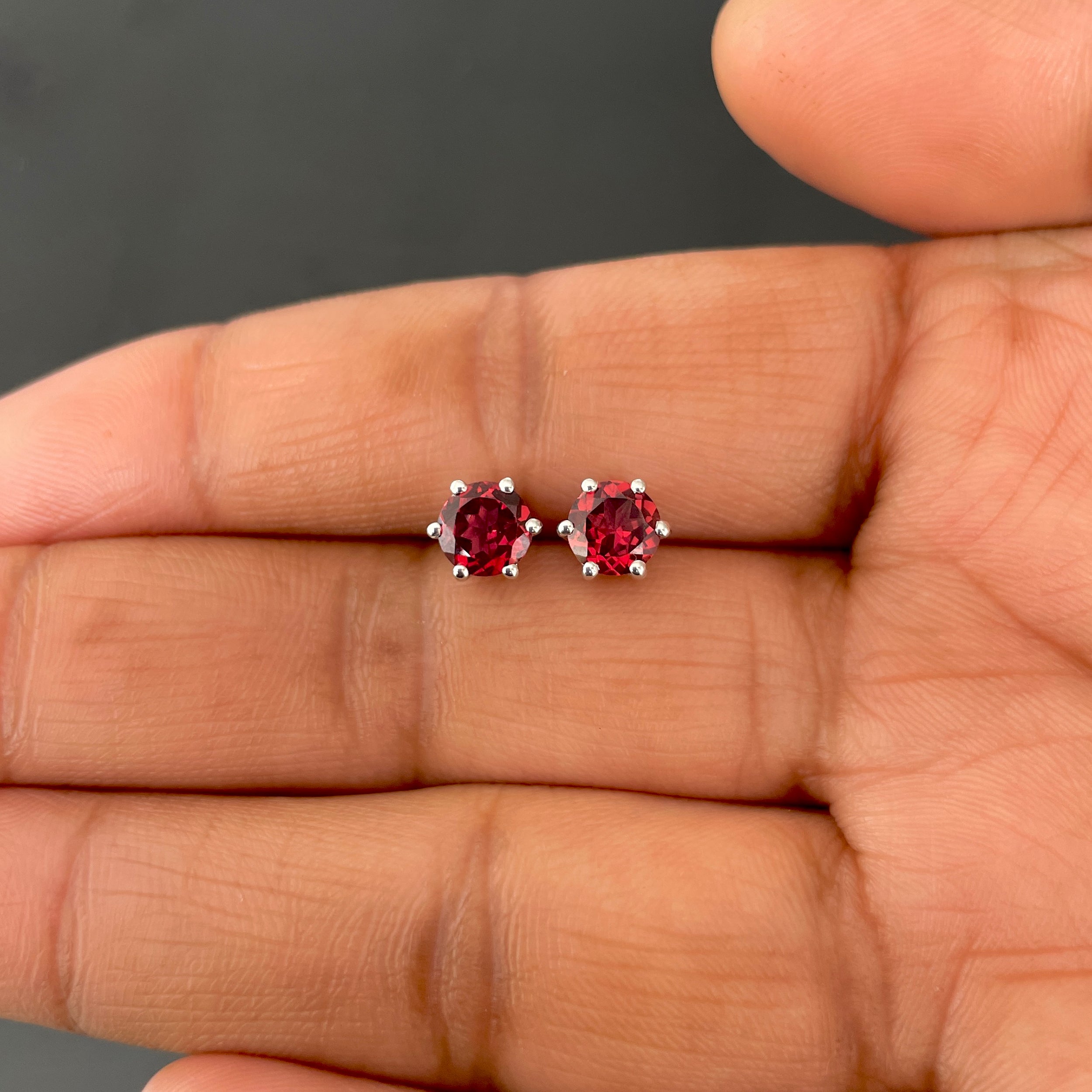Garnet Stud Earrings-(GAR-SE-1024.)
