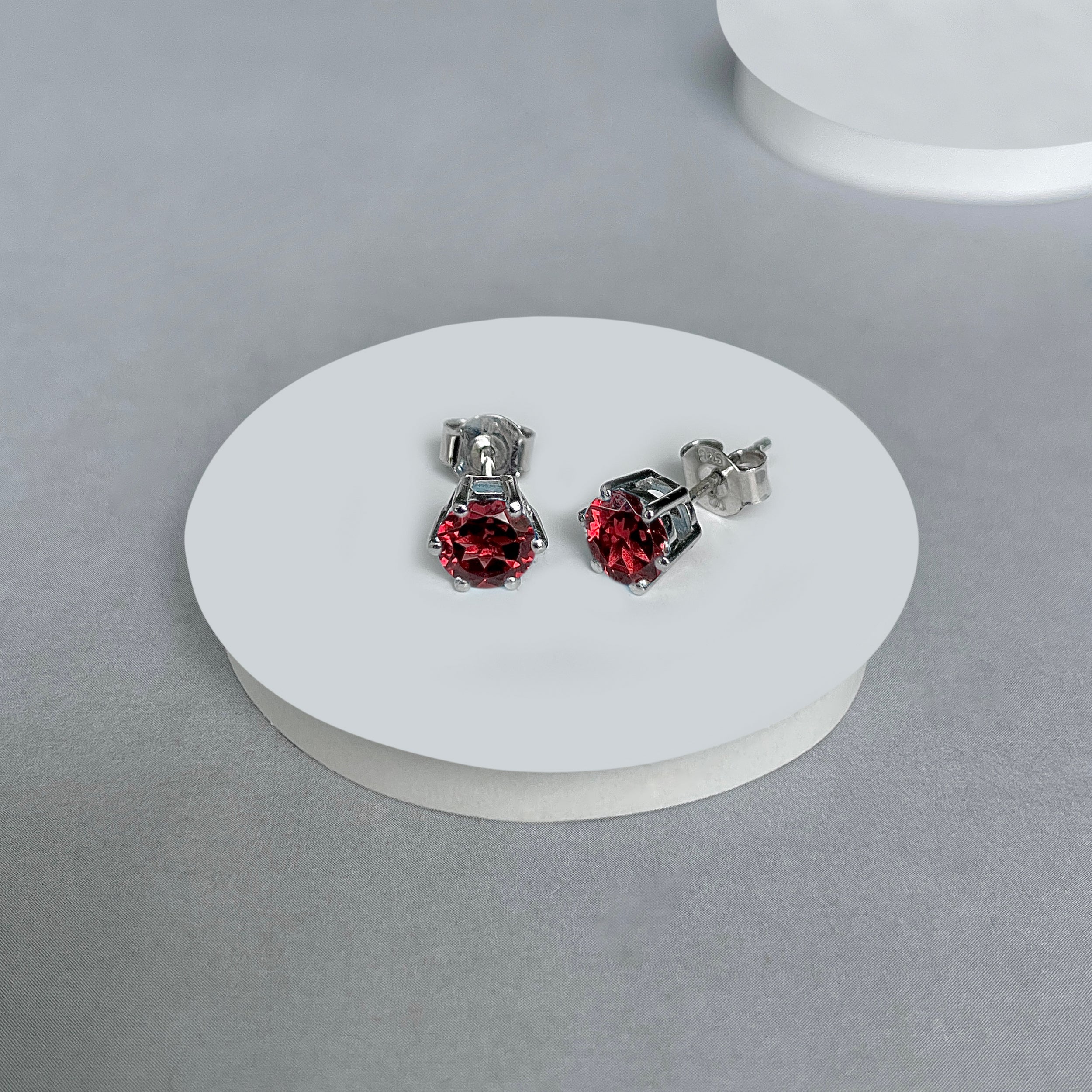 Garnet Stud Earrings-(GAR-SE-1024.)