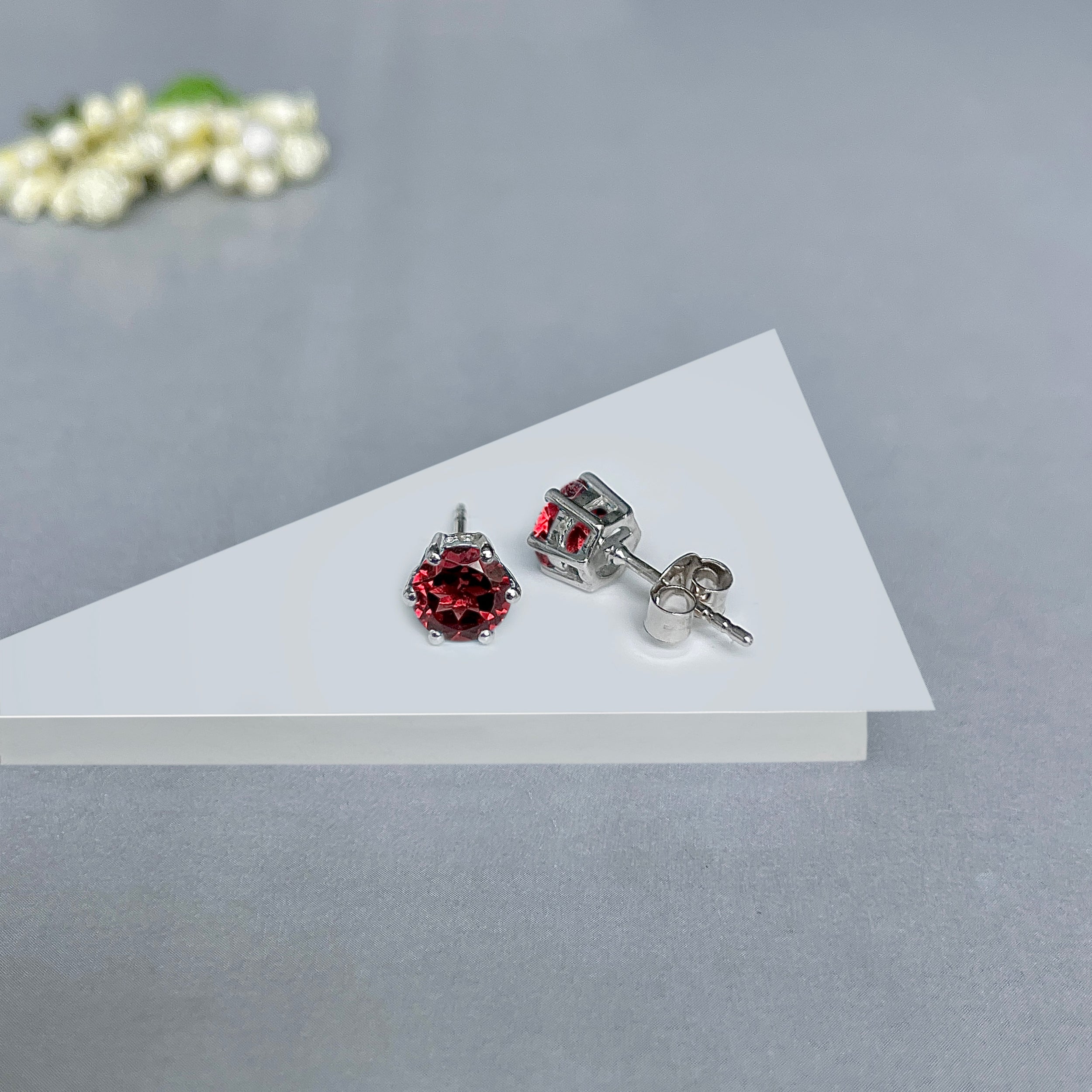 Garnet Stud Earrings-(GAR-SE-1024.)