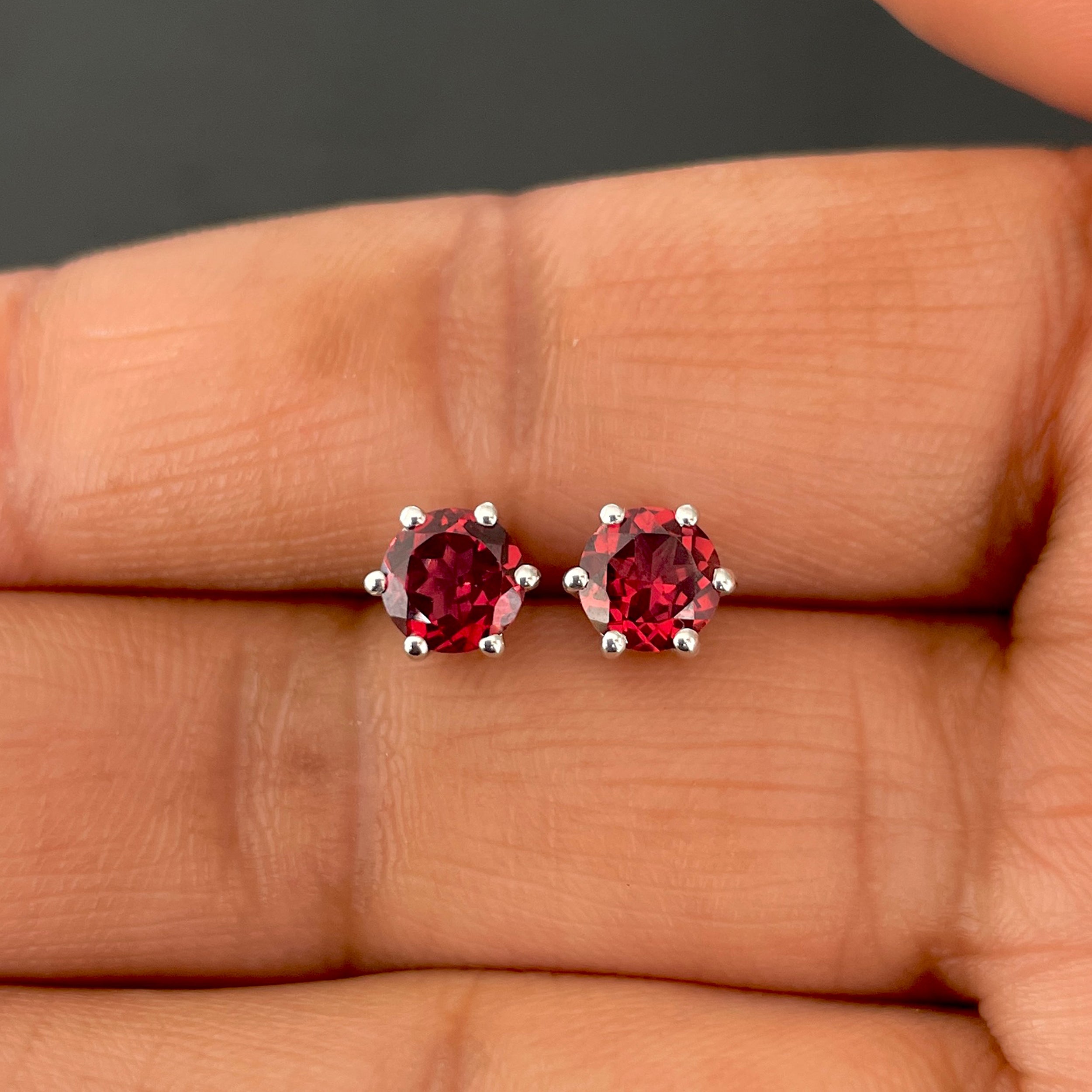 Garnet Stud Earrings-(GAR-SE-1024.)