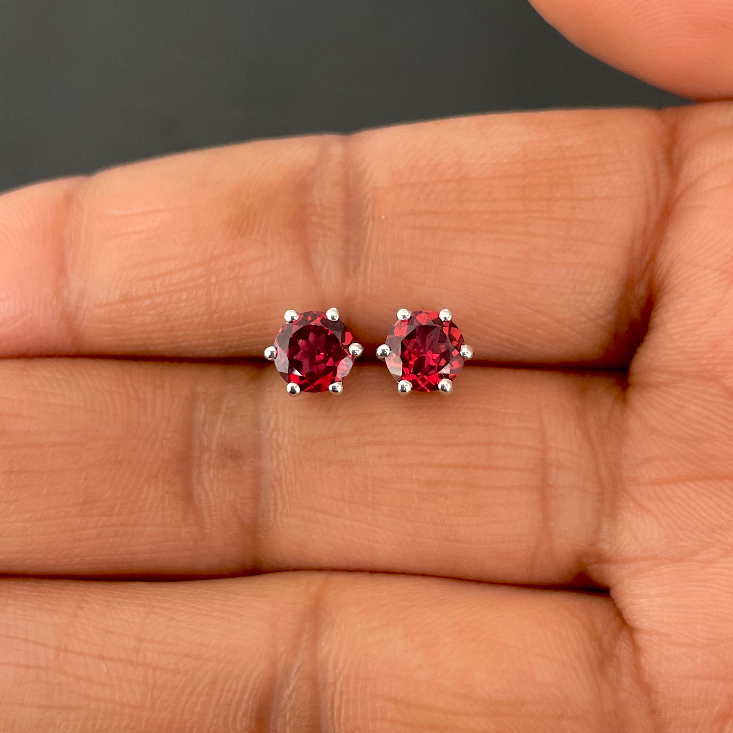 Garnet Stud Earring-(GAR-SE-1024.)