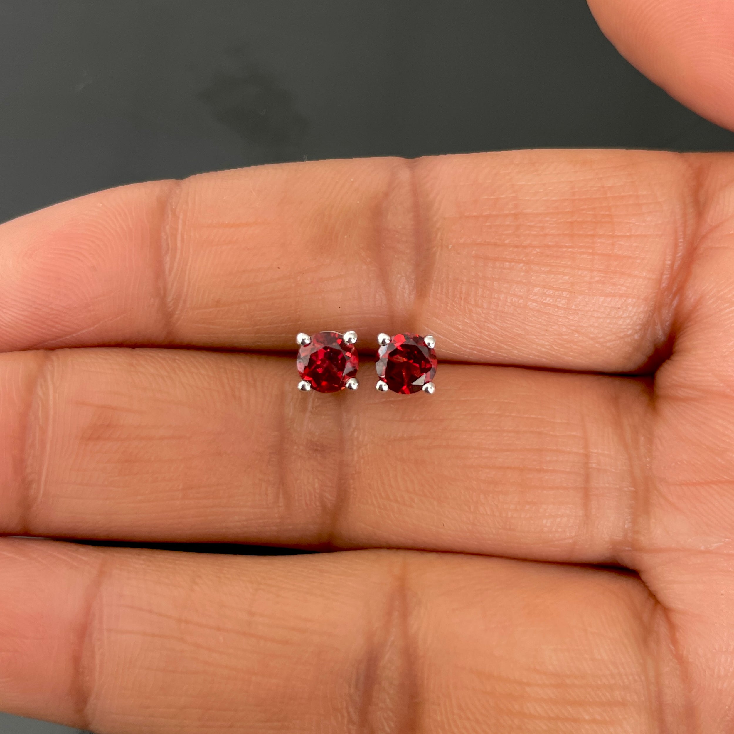 Garnet Stud Earring-(GAR-SE-1321.)