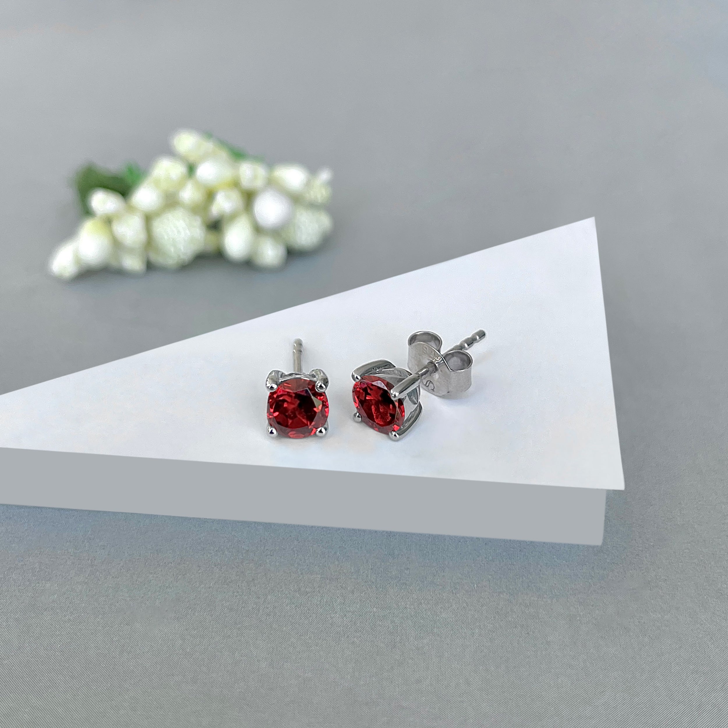 Garnet Stud Earring-(GAR-SE-1321.)