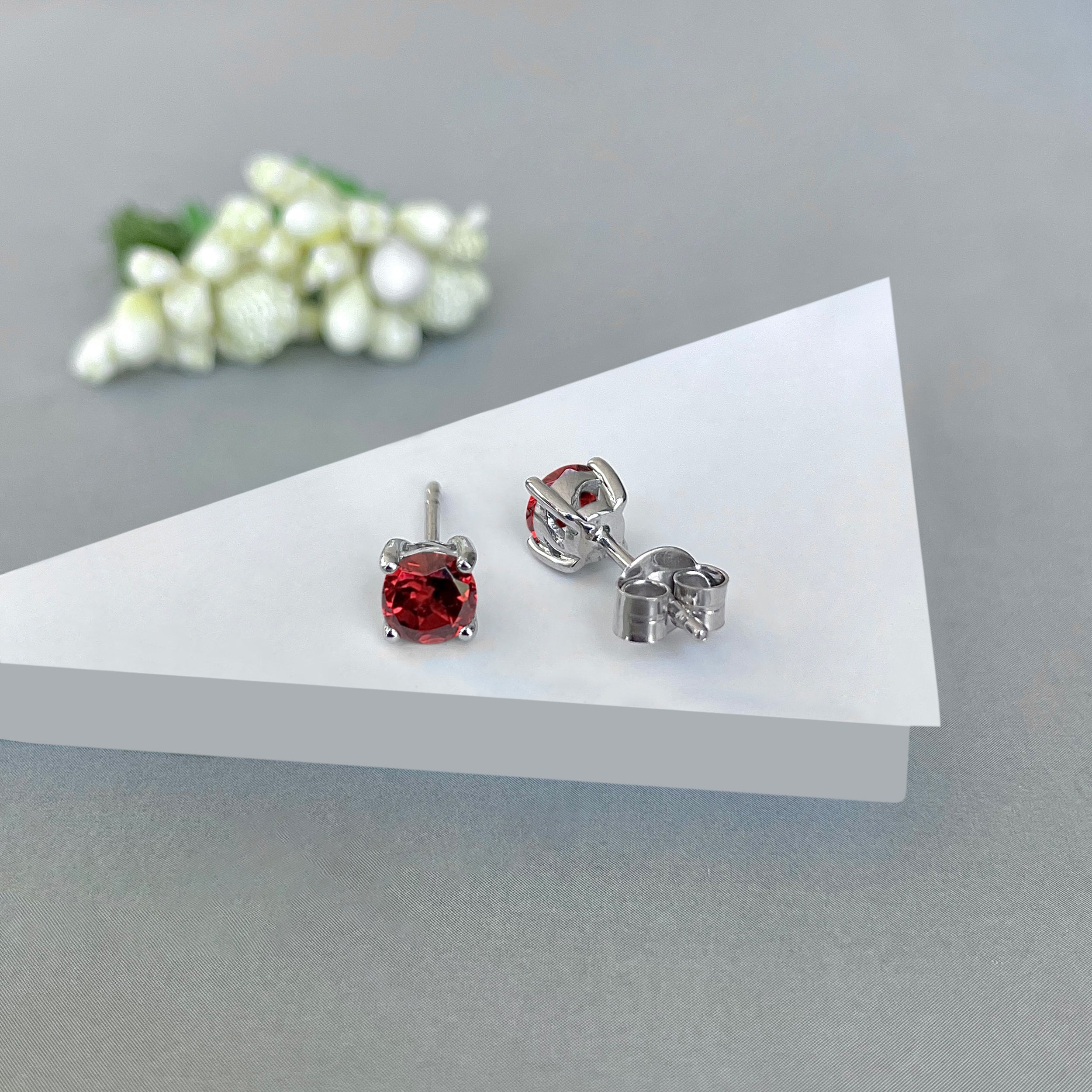 Garnet Stud Earring-(GAR-SE-1321.)