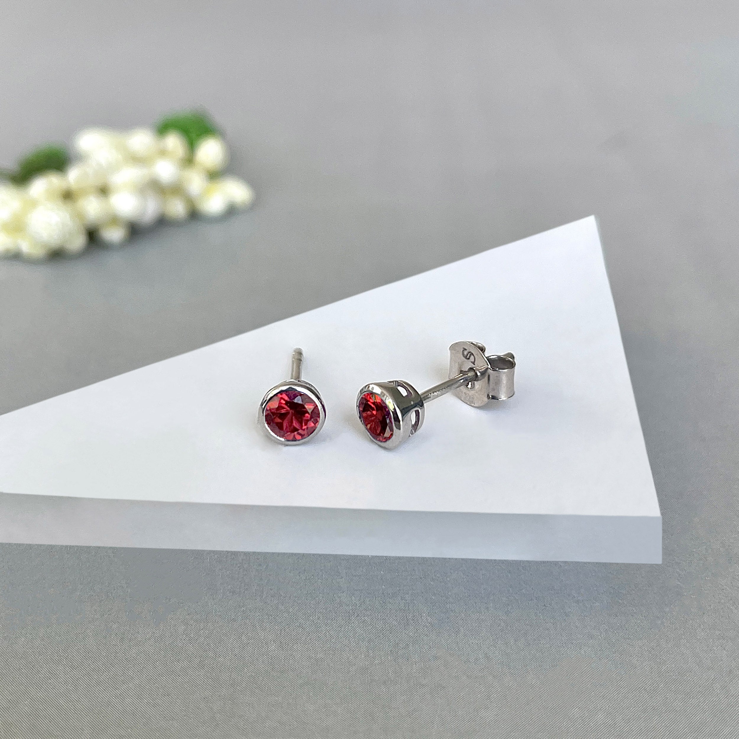 Garnet Stud Earring-(GAR-SE-1375.)