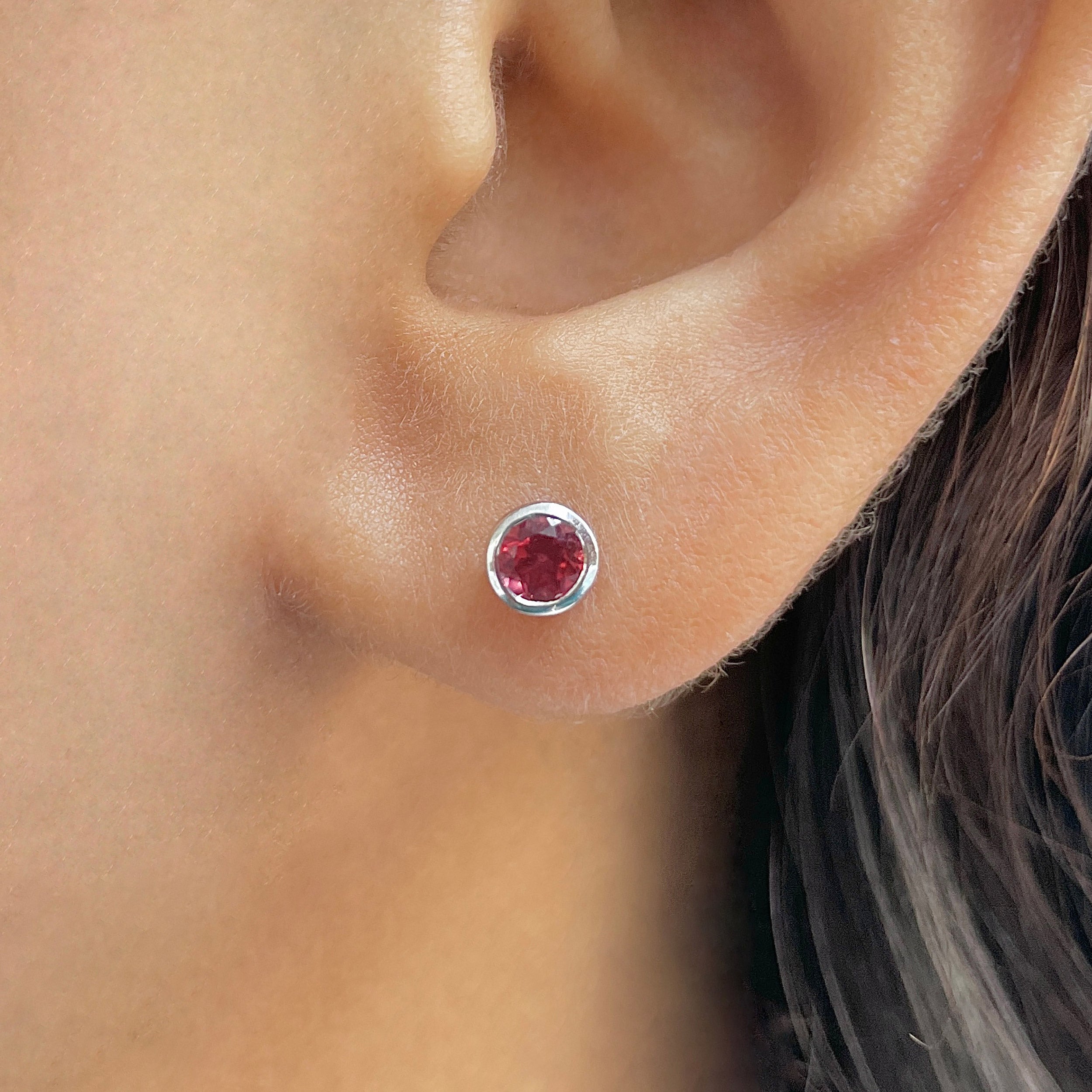 Garnet Stud Earring-(GAR-SE-1375.)