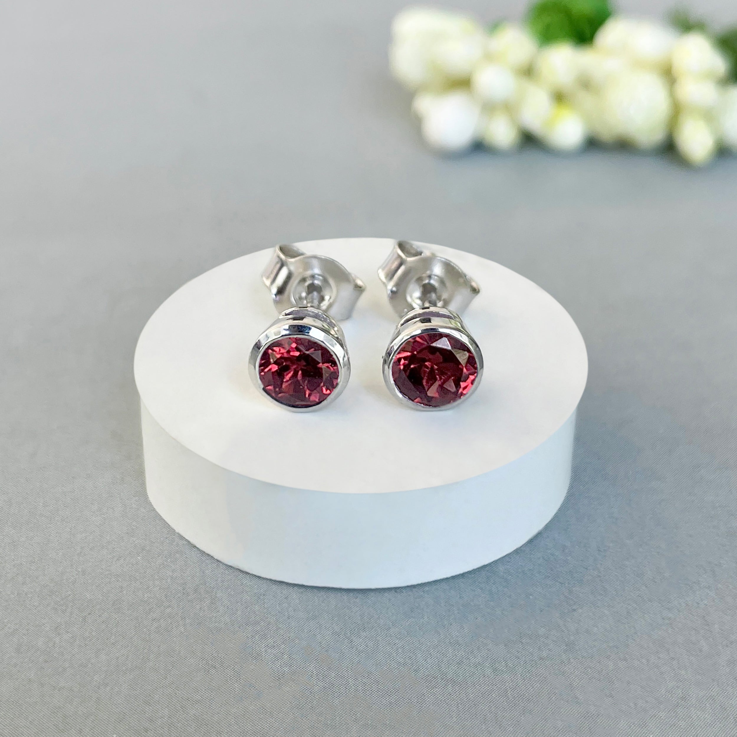 Garnet Stud Earring-(GAR-SE-1425.)